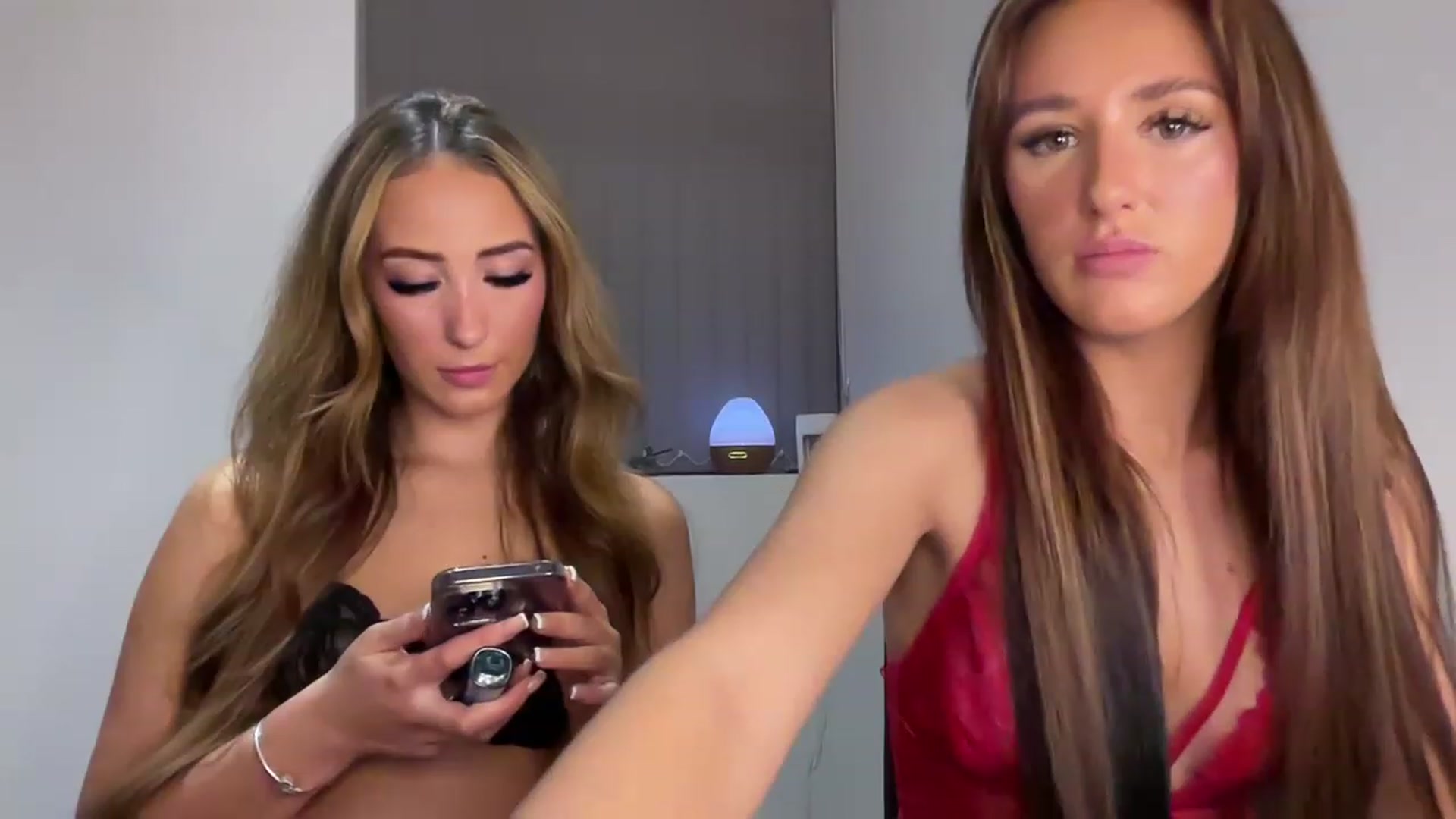 Gallery image thumbnail from Carmenxlouise's myfreecams stream on, 02/15/2023, 20:45 image 6 of 20