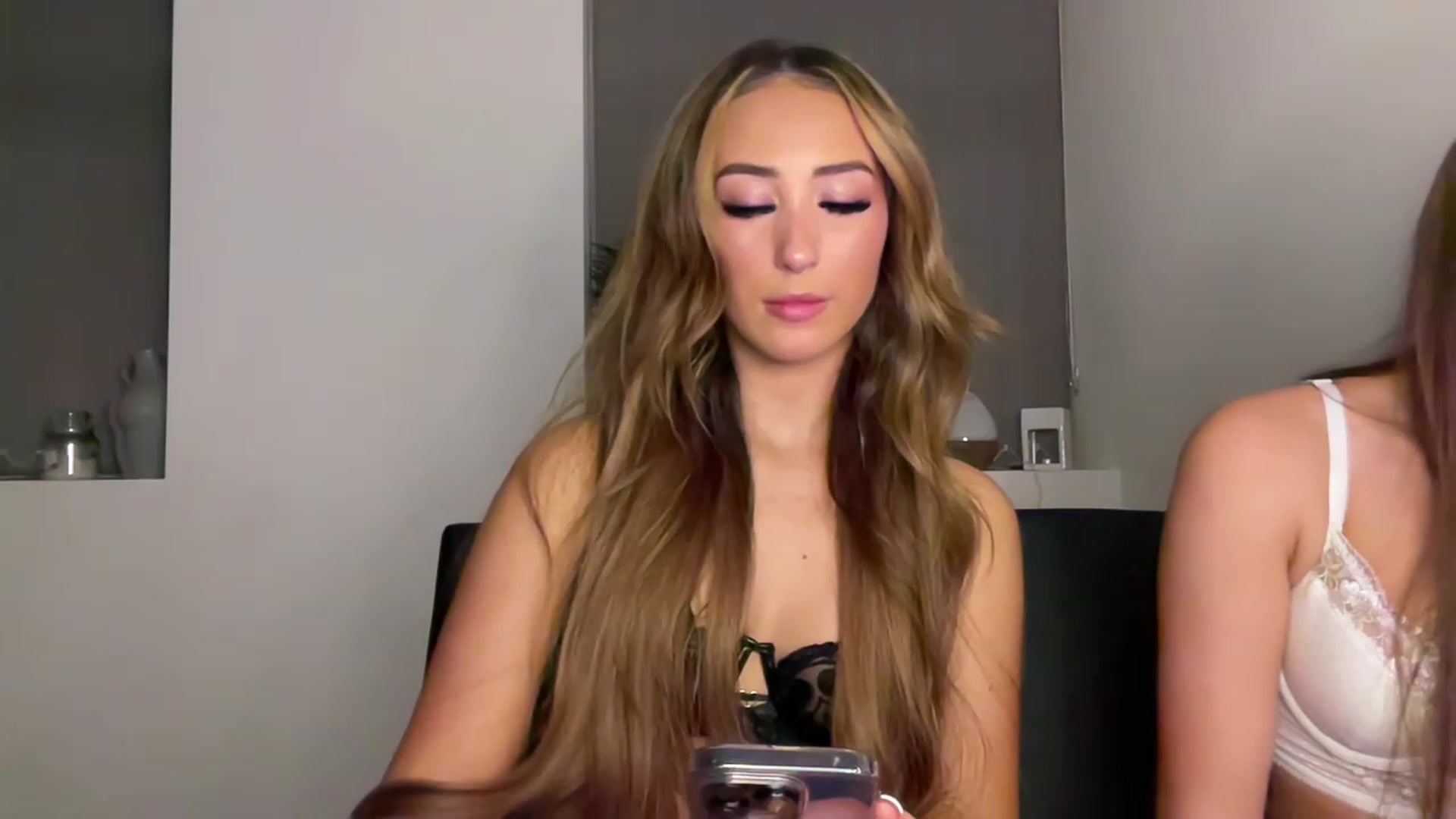 Gallery image thumbnail from Carmenxlouise's myfreecams stream on, 02/16/2023, 24:23 image 9 of 20