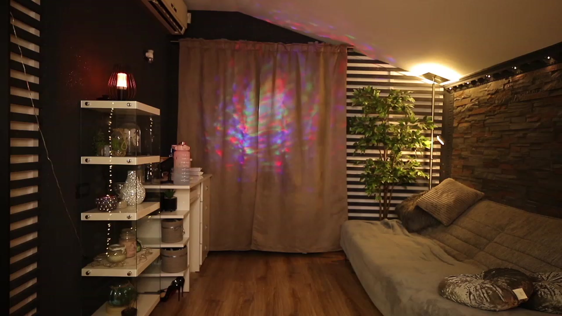 Gallery image thumbnail from Carminahot's myfreecams stream on, 07/28/2023, 18:56 image 5 of 20