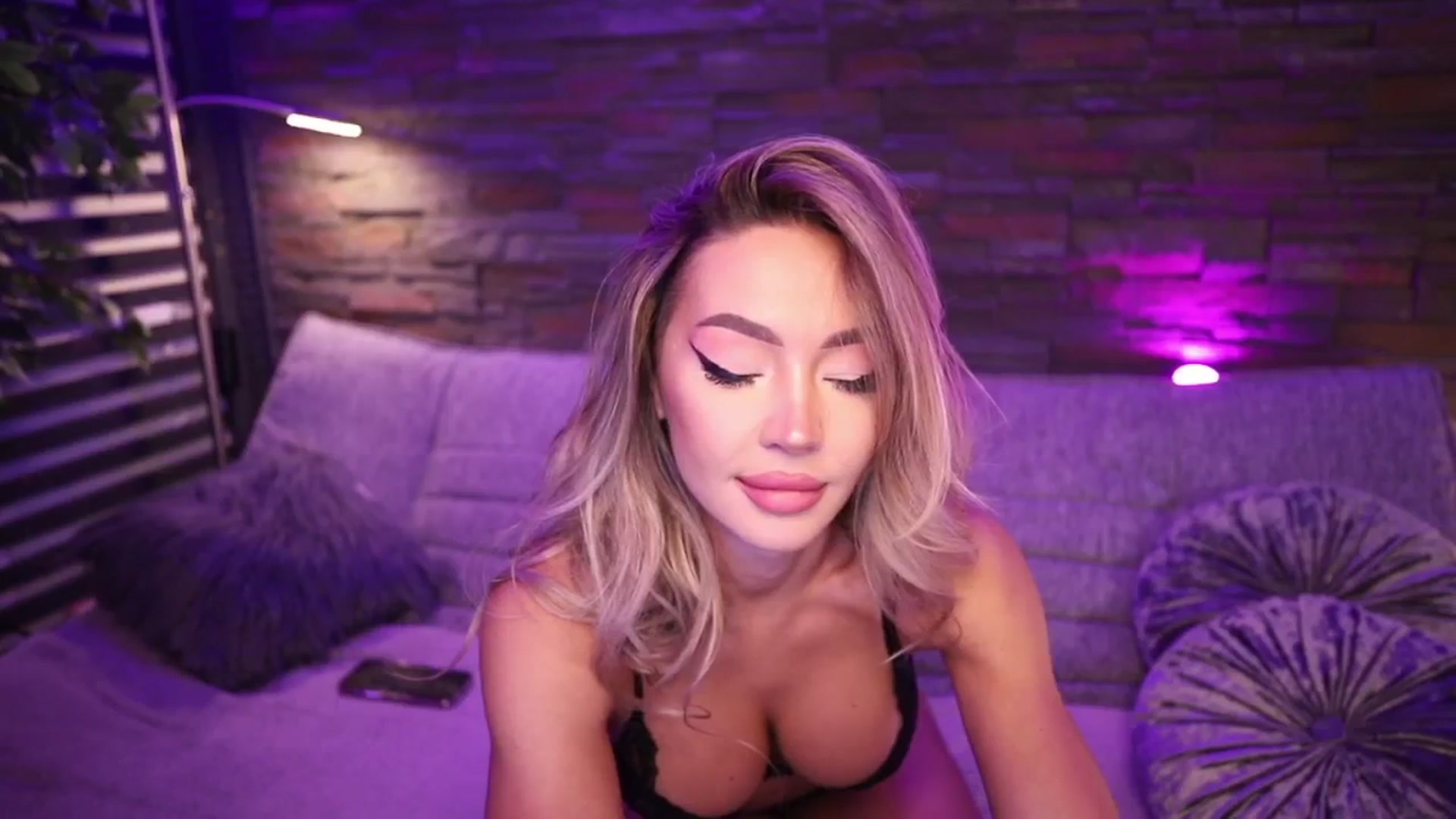 Gallery image thumbnail from Carminahot's myfreecams stream on, 08/18/2025, 01:38 image 19 of 20