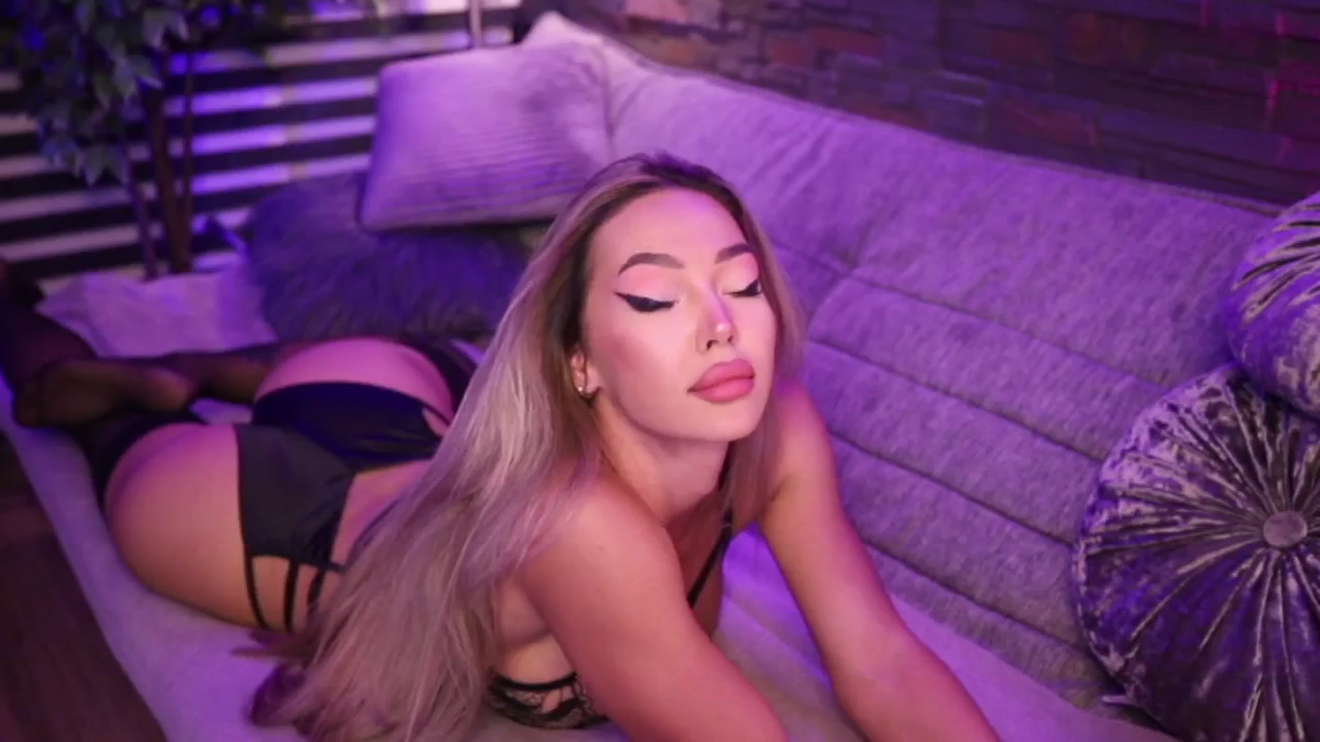 Gallery image thumbnail from Carminahot's myfreecams stream on, 08/19/2025, 24:00 image 12 of 20