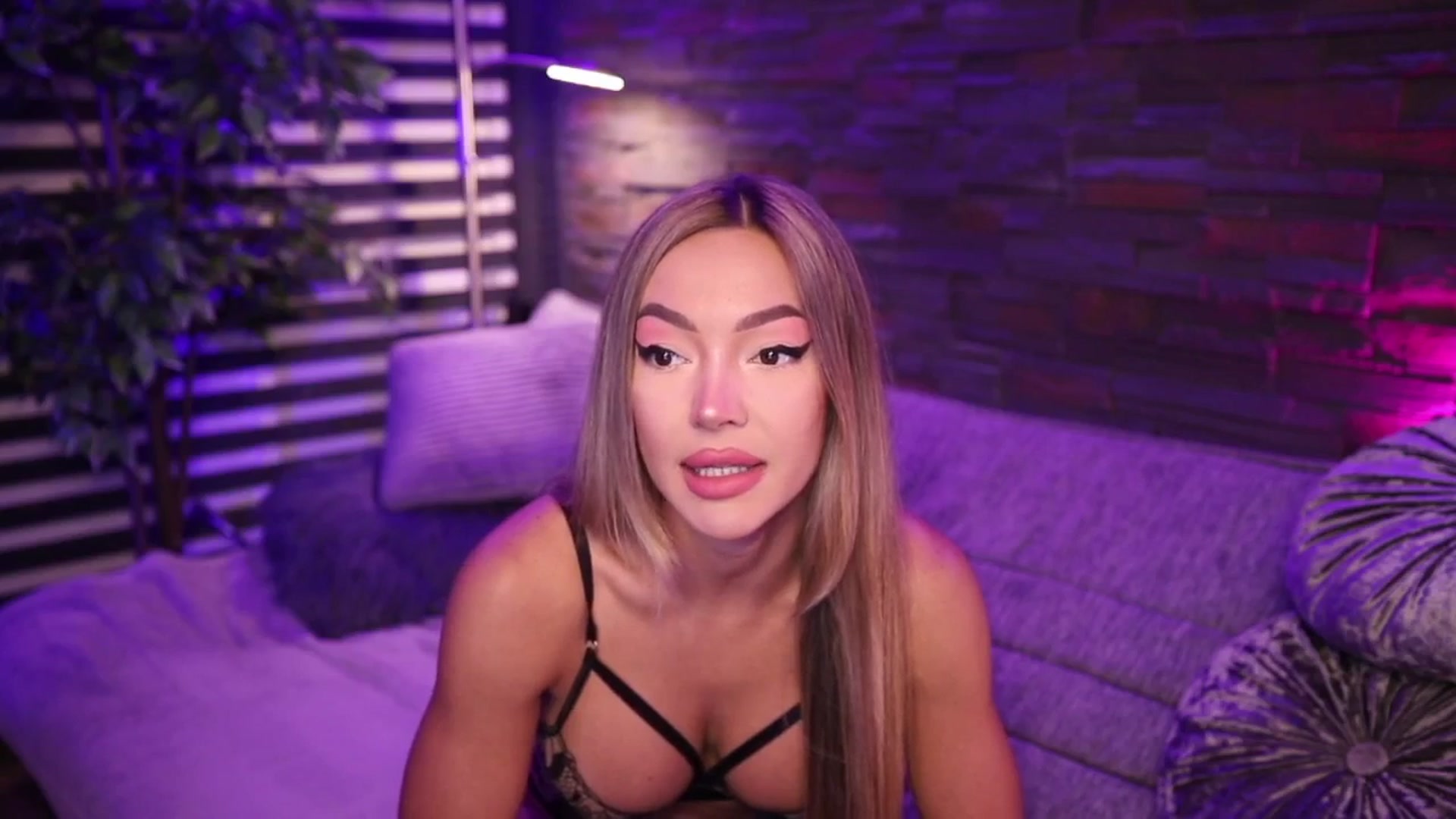 Gallery image thumbnail from Carminahot's myfreecams stream on, 08/19/2025, 02:58 image 7 of 20