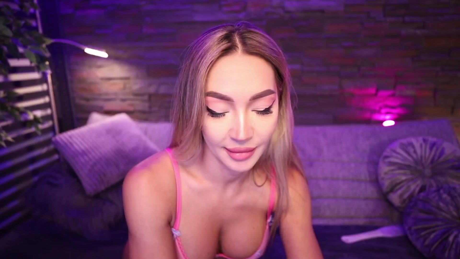 Gallery image thumbnail from Carminahot's myfreecams stream on, 08/25/2025, 01:15 image 9 of 20