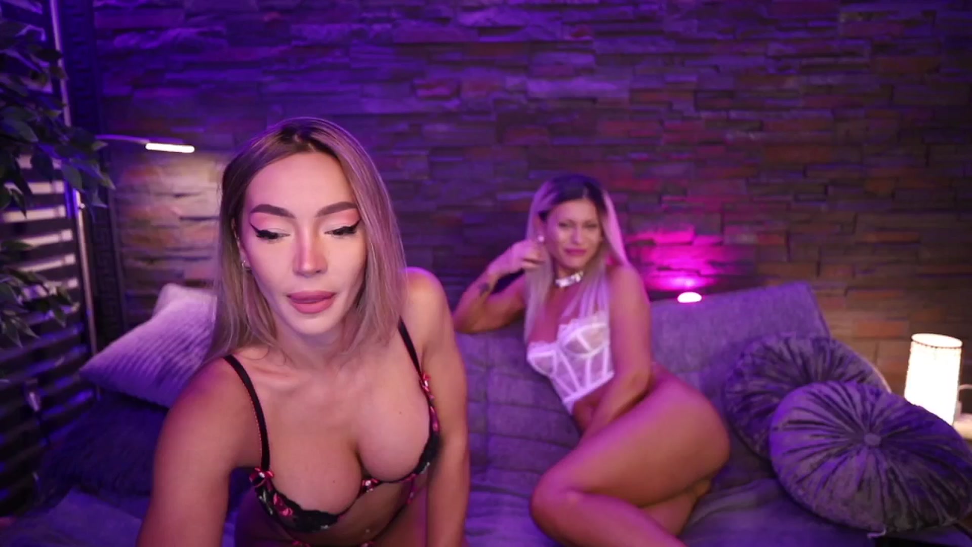 Gallery image thumbnail from Carminahot's myfreecams stream on, 08/26/2025, 01:29 image 8 of 20