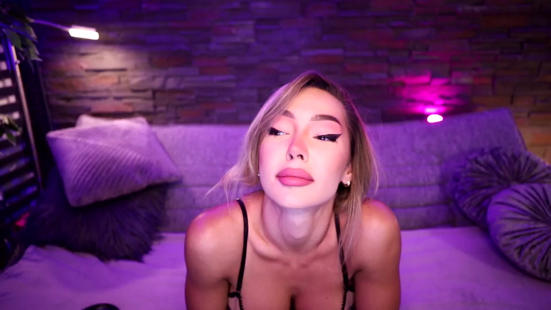 Gallery image thumbnail from Carminahot's myfreecams stream on, 08/29/2025, 01:55 image 1 of 20