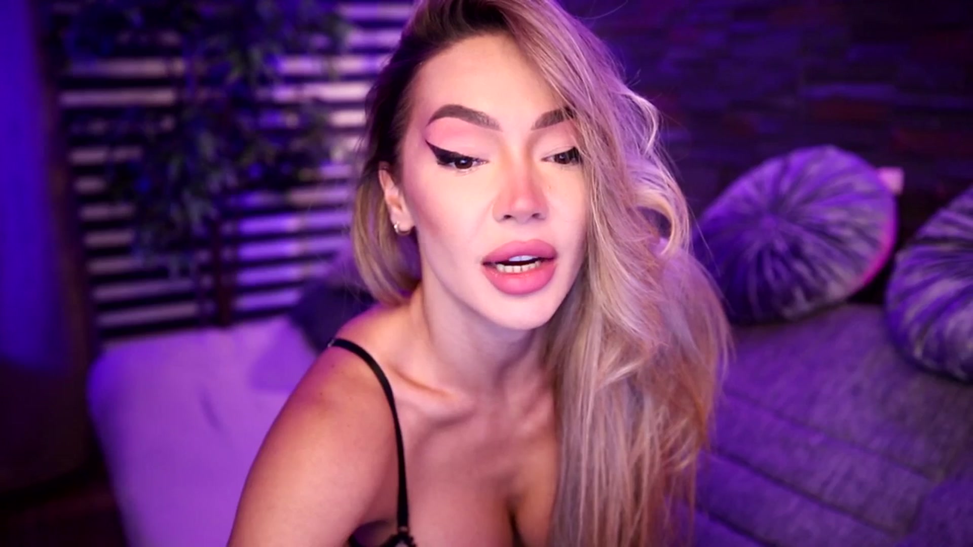 Gallery image thumbnail from Carminahot's myfreecams stream on, 08/29/2025, 01:55 image 12 of 20