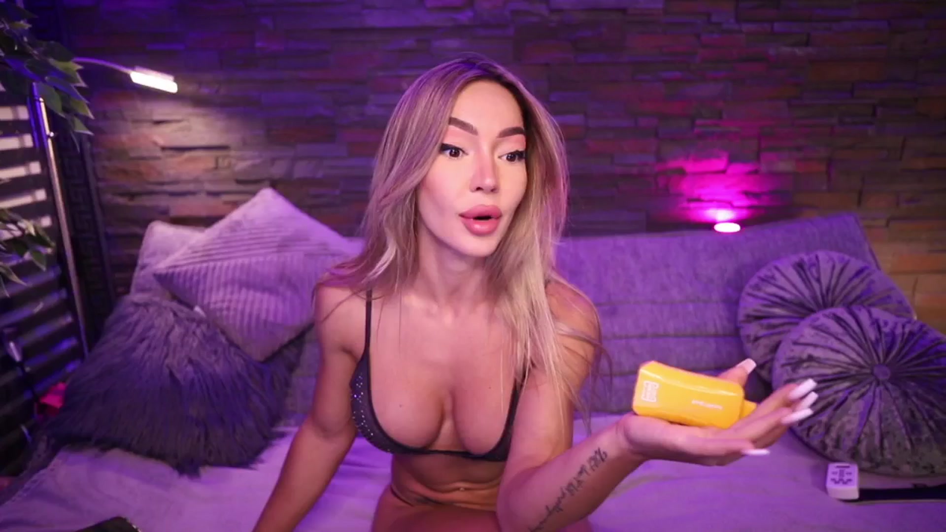 Gallery image thumbnail from Carminahot's myfreecams stream on, 08/30/2025, 05:14 image 7 of 20