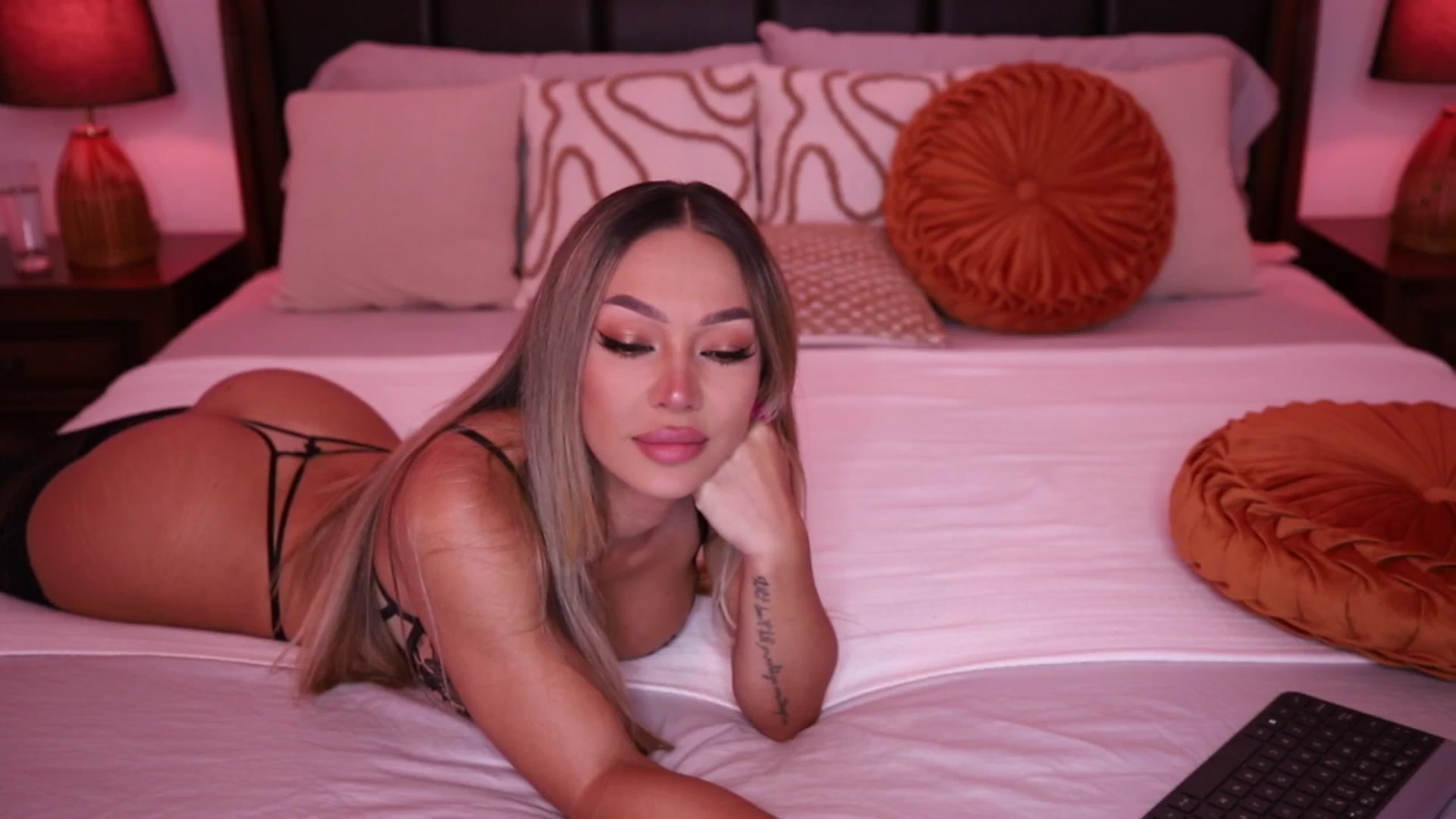 Gallery image thumbnail from Carminahot's myfreecams stream on, 01/26/2026, 01:33 image 16 of 20