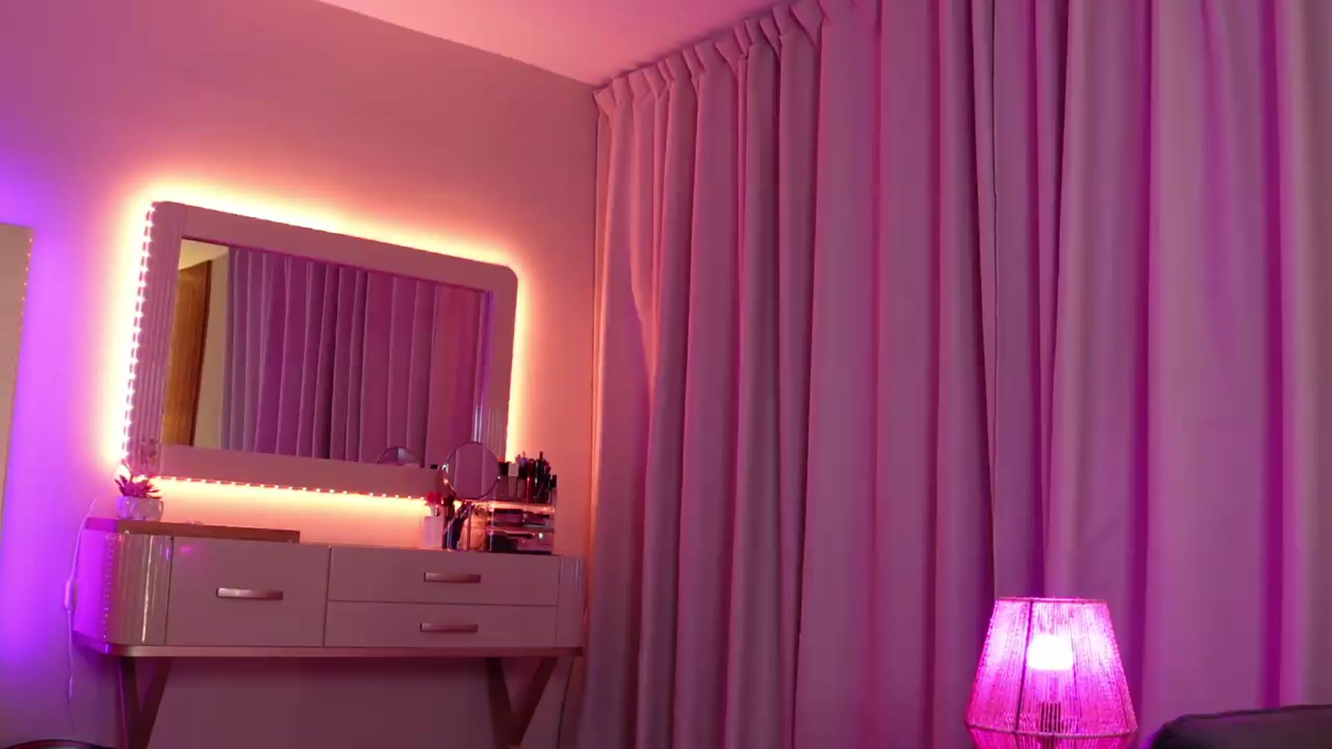 Gallery image thumbnail from Carminahot's myfreecams stream on, 06/21/2026, 24:59 image 9 of 20