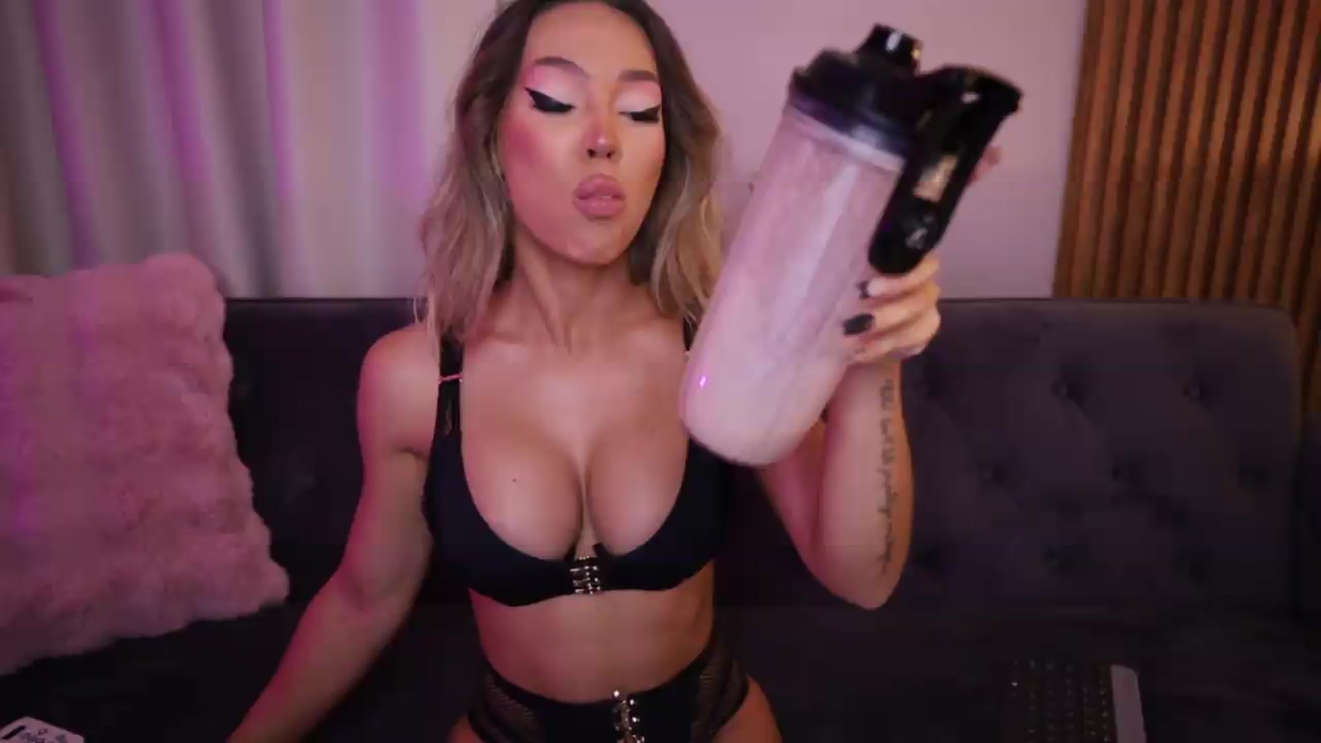 Gallery image thumbnail from Carminahot's myfreecams stream on, 07/27/2026, 01:36 image 3 of 20