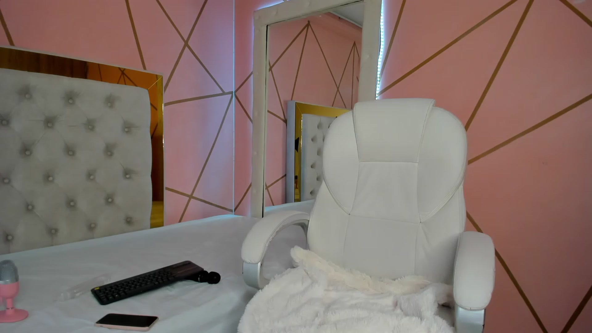 Gallery image thumbnail from Caro_Cano's myfreecams stream on, 11/15/2022, 15:53 image 15 of 20