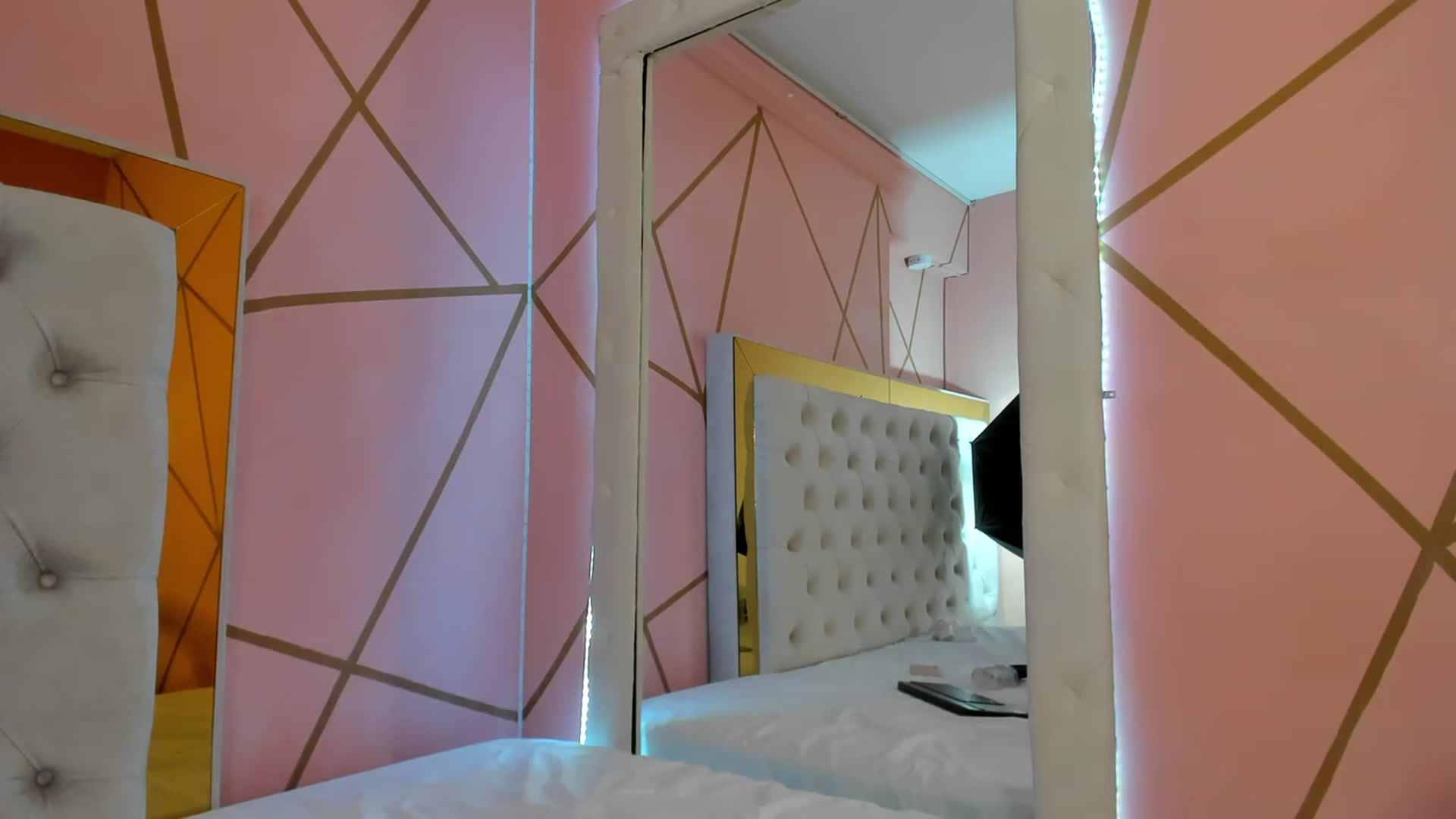 Gallery image thumbnail from Caro_Cano's myfreecams stream on, 11/17/2022, 18:17 image 11 of 20