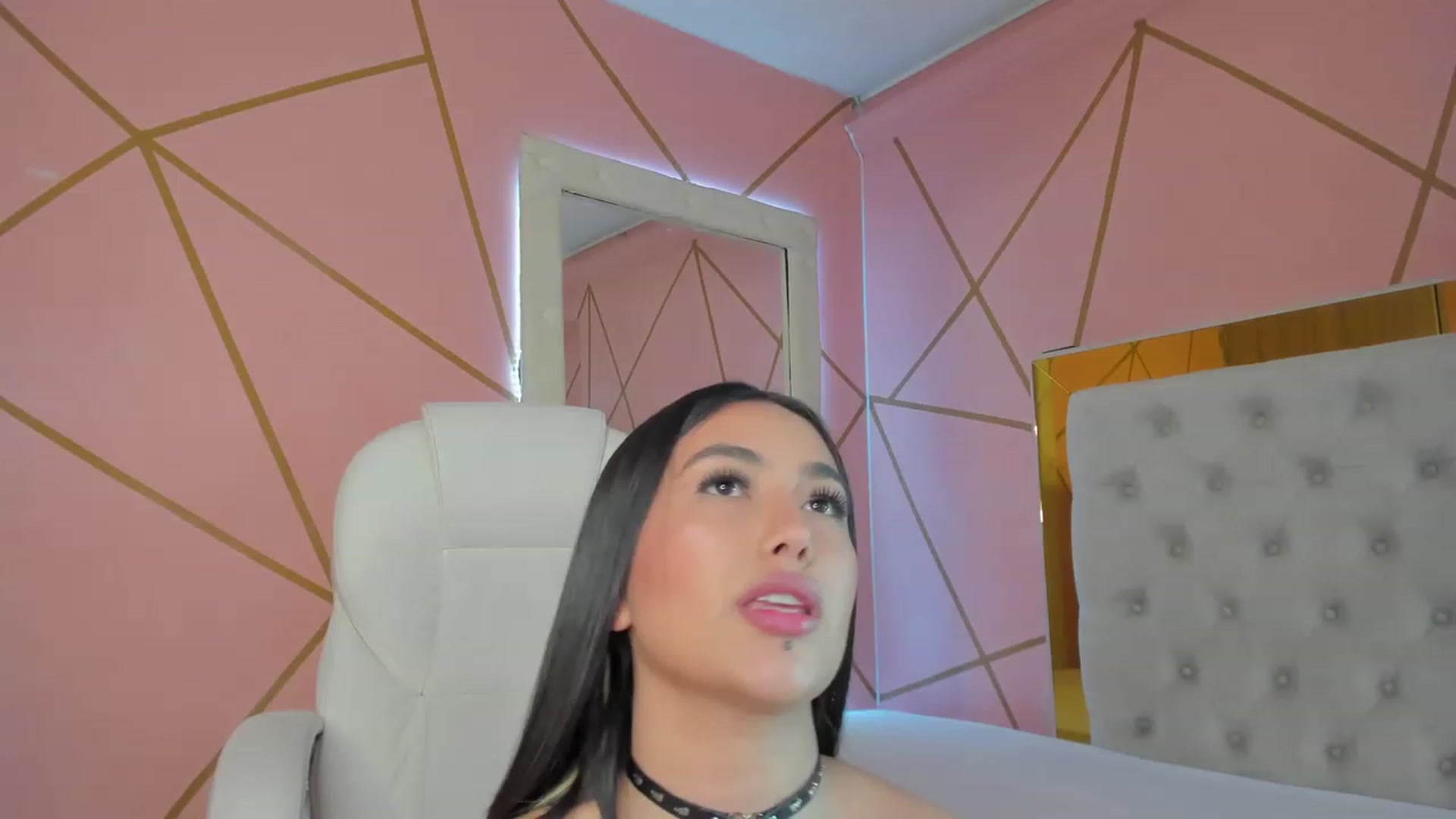 Gallery image thumbnail from Caro_Cano's myfreecams stream on, 11/18/2022, 15:41 image 5 of 20