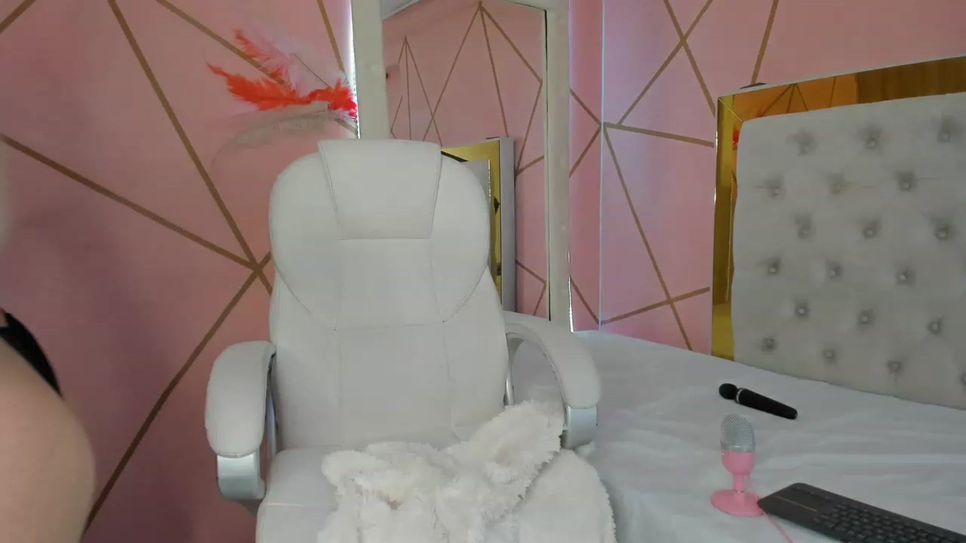 Gallery image thumbnail from Caro_Cano's myfreecams stream on, 11/26/2022, 17:04 image 12 of 20