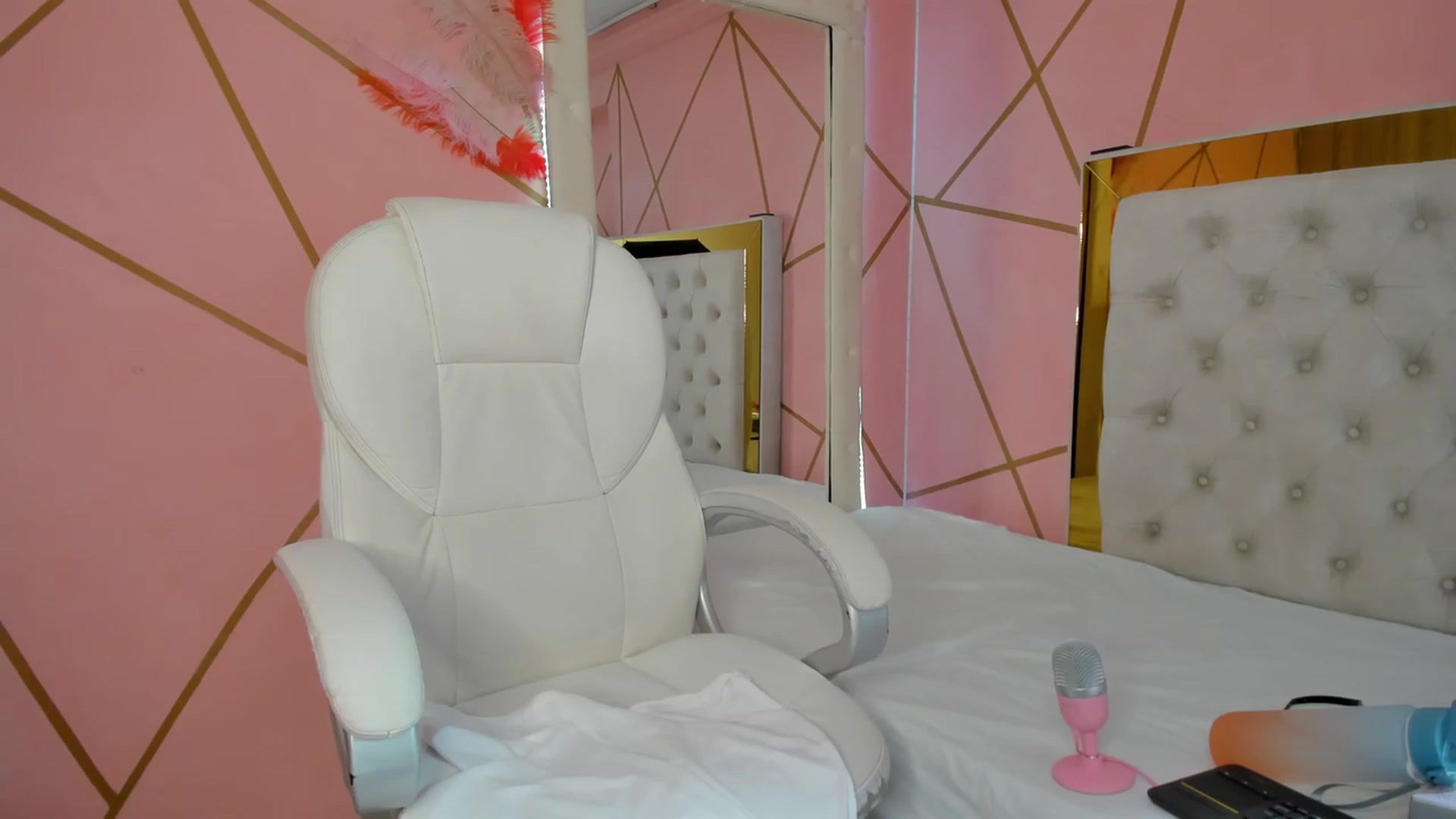 Gallery image thumbnail from Caro_Cano's myfreecams stream on, 12/01/2022, 18:27 image 11 of 20