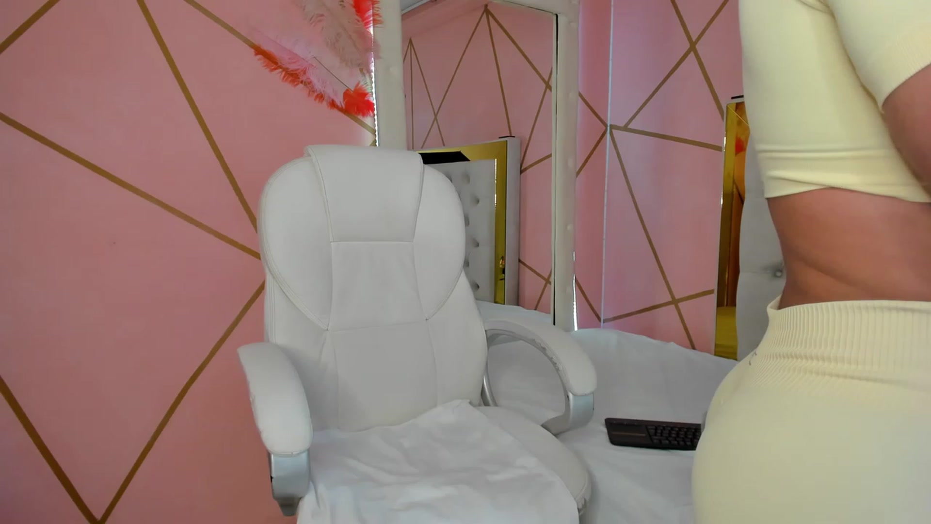 Gallery image thumbnail from Caro_Cano's myfreecams stream on, 12/01/2022, 18:47 image 7 of 20