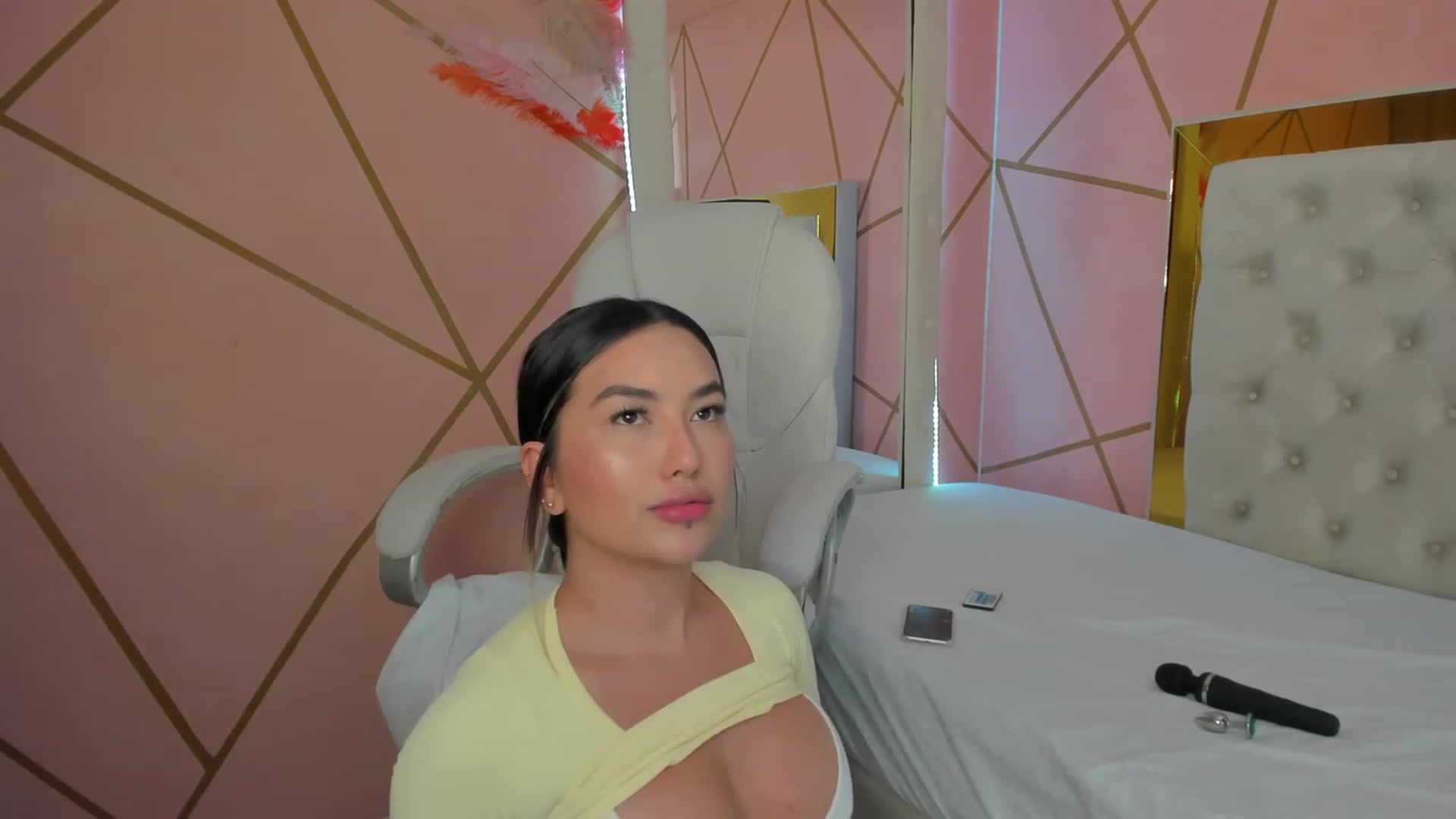 Gallery image thumbnail from Caro_Cano's myfreecams stream on, 12/04/2022, 19:26 image 13 of 20