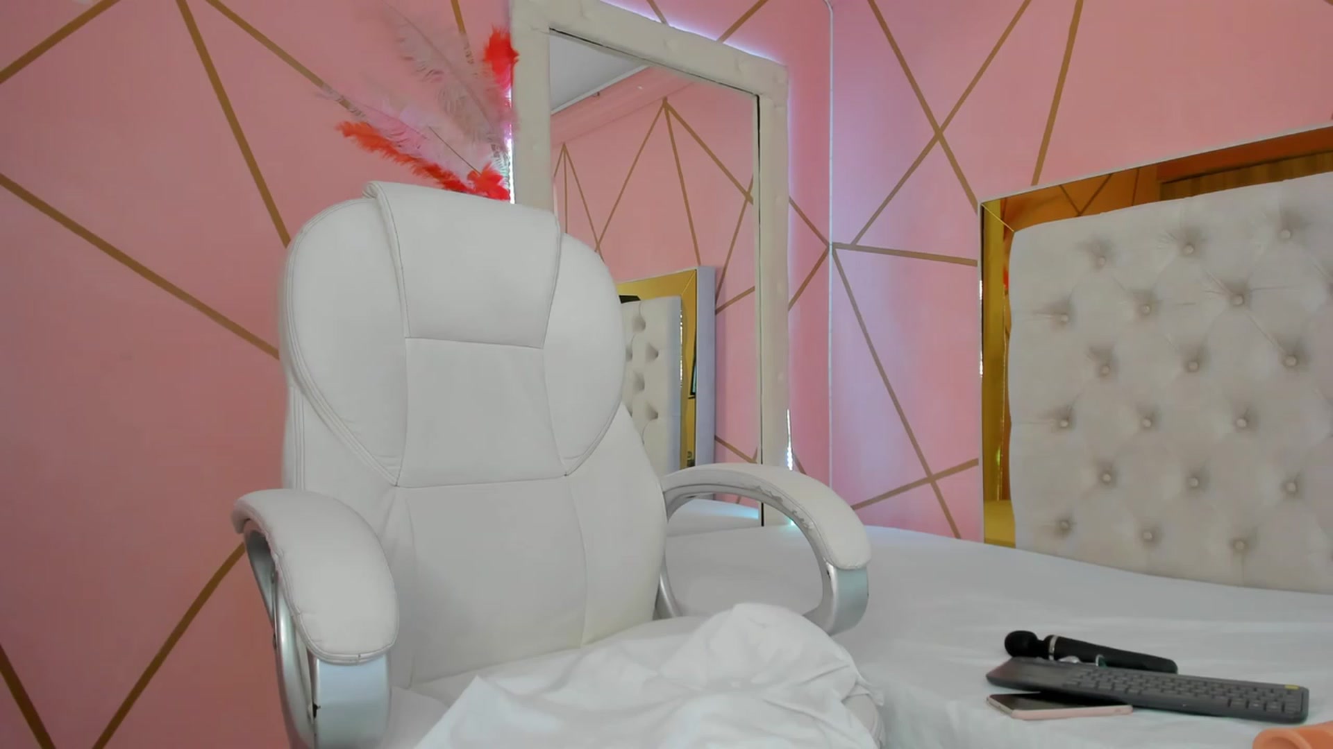 Gallery image thumbnail from Caro_Cano's myfreecams stream on, 12/04/2022, 19:26 image 18 of 20