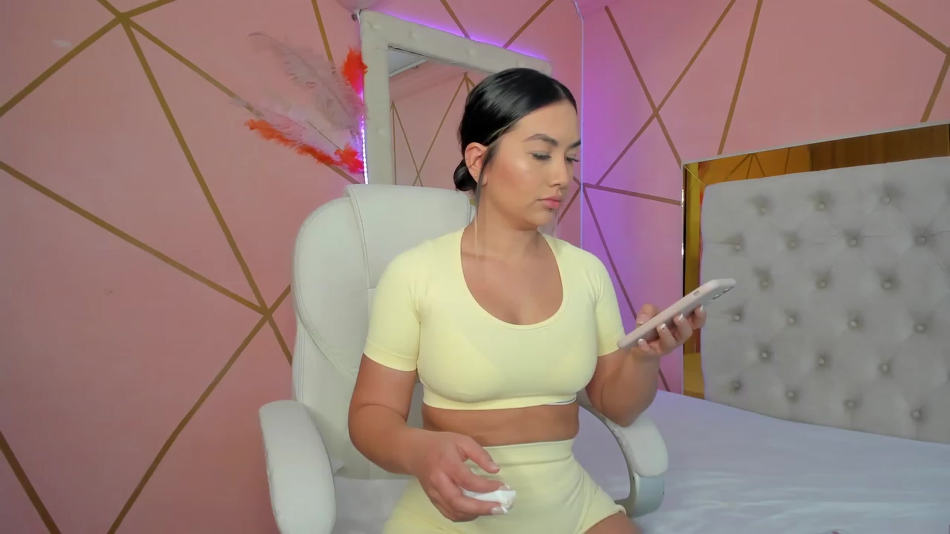 Gallery image thumbnail from Caro_Cano's myfreecams stream on, 12/04/2022, 19:26 image 1 of 20