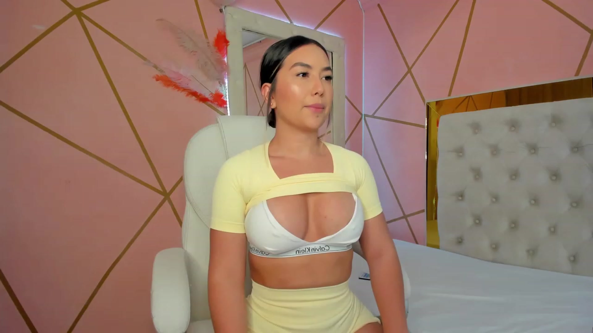 Gallery image thumbnail from Caro_Cano's myfreecams stream on, 12/04/2022, 19:26 image 2 of 20