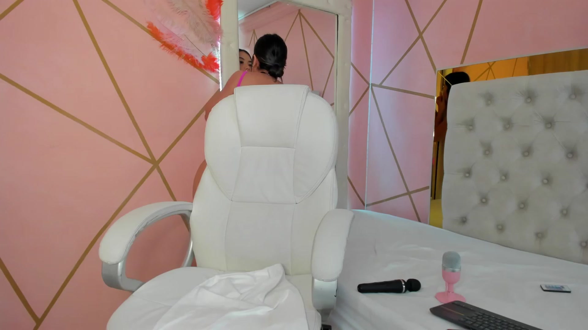 Gallery image thumbnail from Caro_Cano's myfreecams stream on, 12/05/2022, 18:40 image 2 of 20