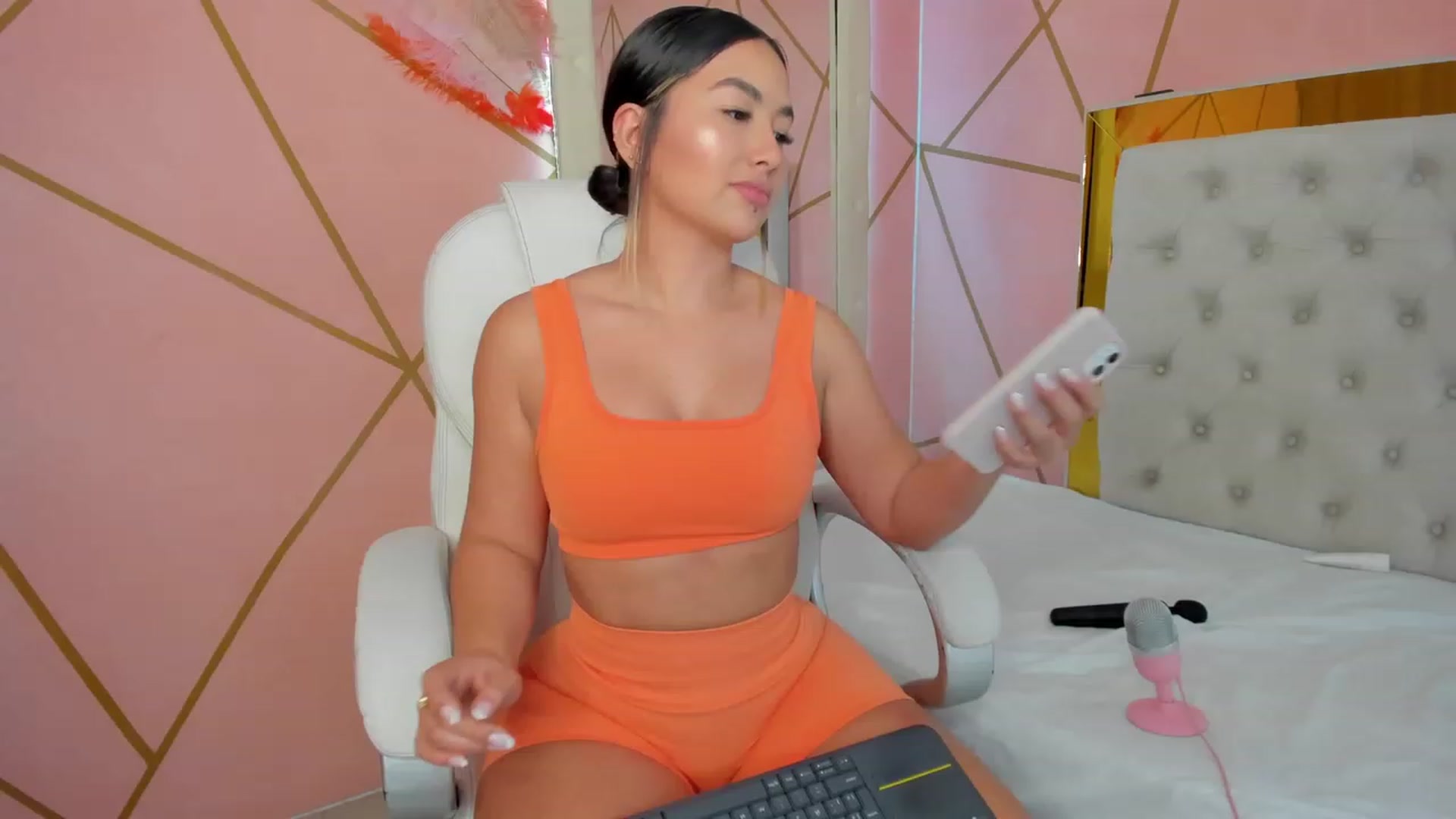 Gallery image thumbnail from Caro_Cano's myfreecams stream on, 12/06/2022, 19:03 image 6 of 20