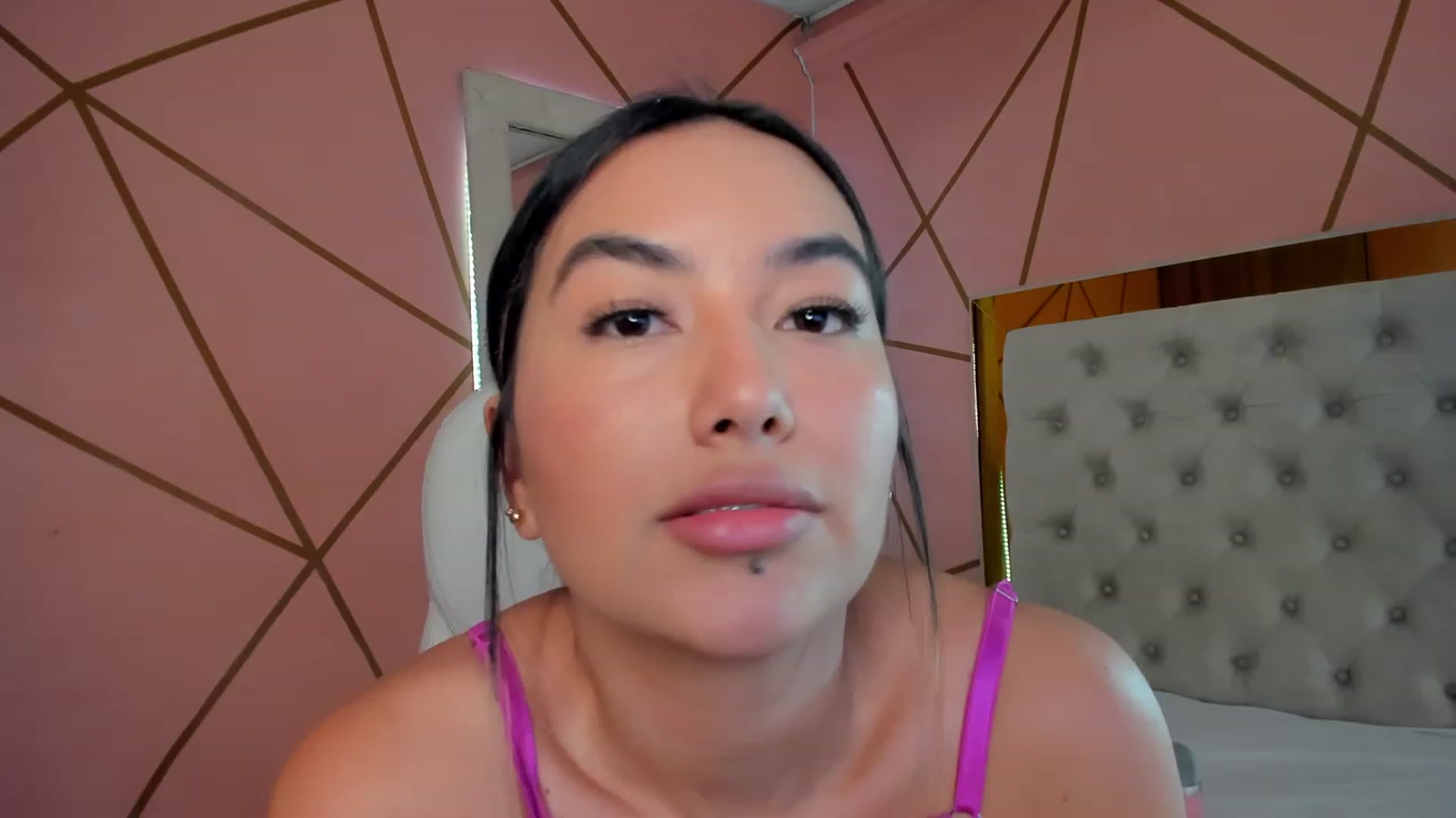 Gallery image thumbnail from Caro_Cano's myfreecams stream on, 12/22/2022, 18:29 image 8 of 20