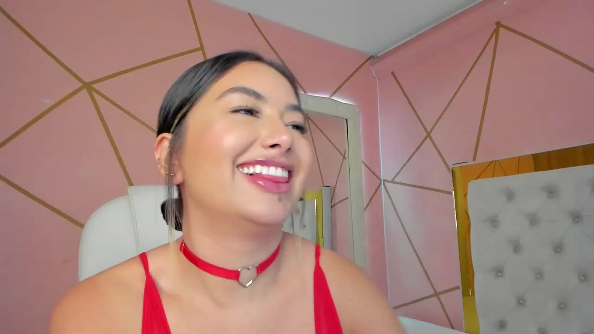 Gallery image thumbnail from Caro_Cano's myfreecams stream on, 12/24/2022, 18:58 image 12 of 20