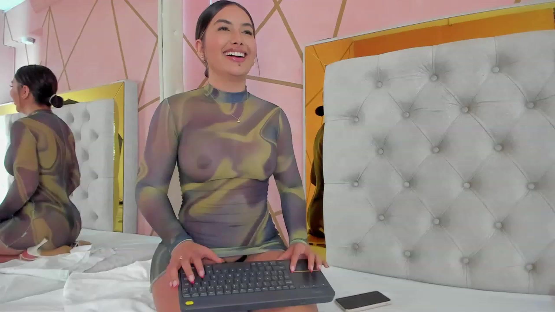 Gallery image thumbnail from Caro_Cano's myfreecams stream on, 12/26/2022, 22:13 image 13 of 20