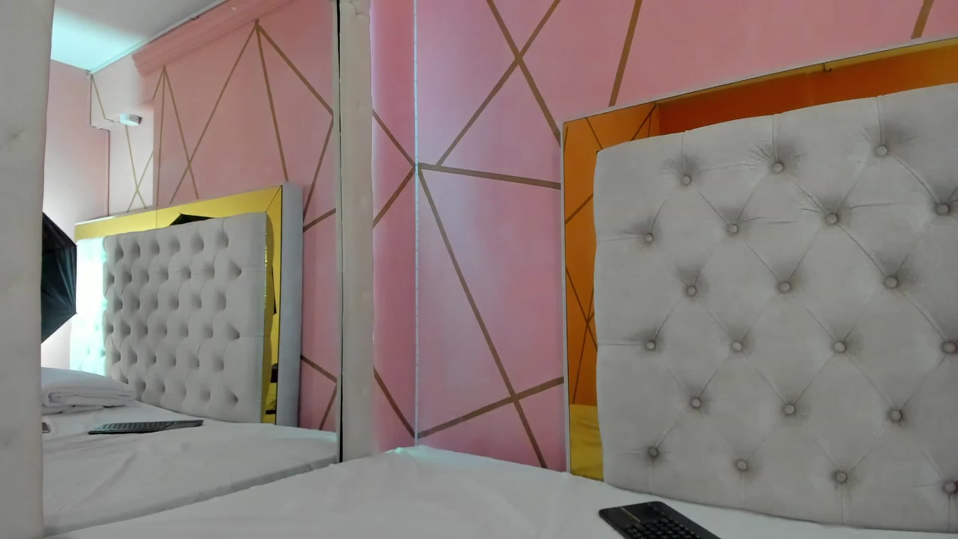 Gallery image thumbnail from Caro_Cano's myfreecams stream on, 12/27/2022, 18:24 image 13 of 20