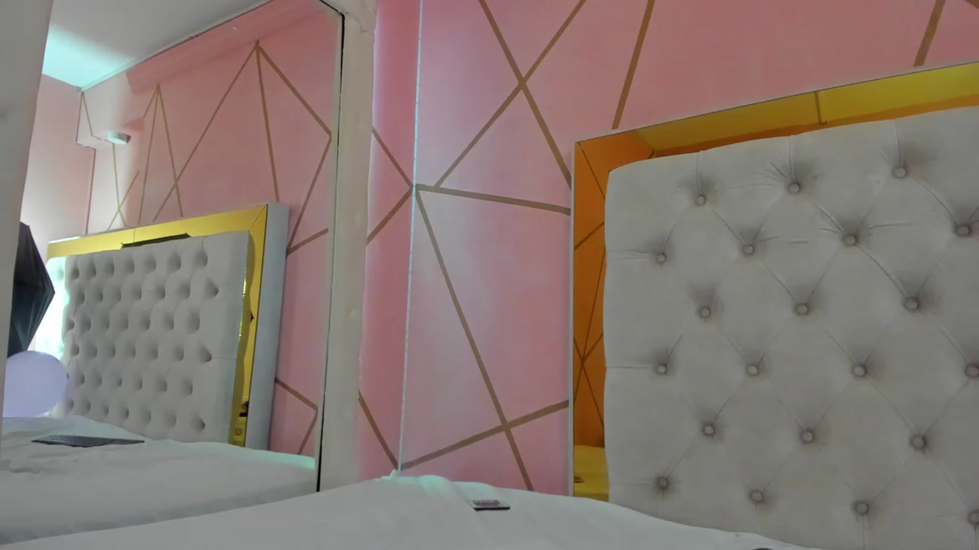 Gallery image thumbnail from Caro_Cano's myfreecams stream on, 12/29/2022, 18:22 image 10 of 20