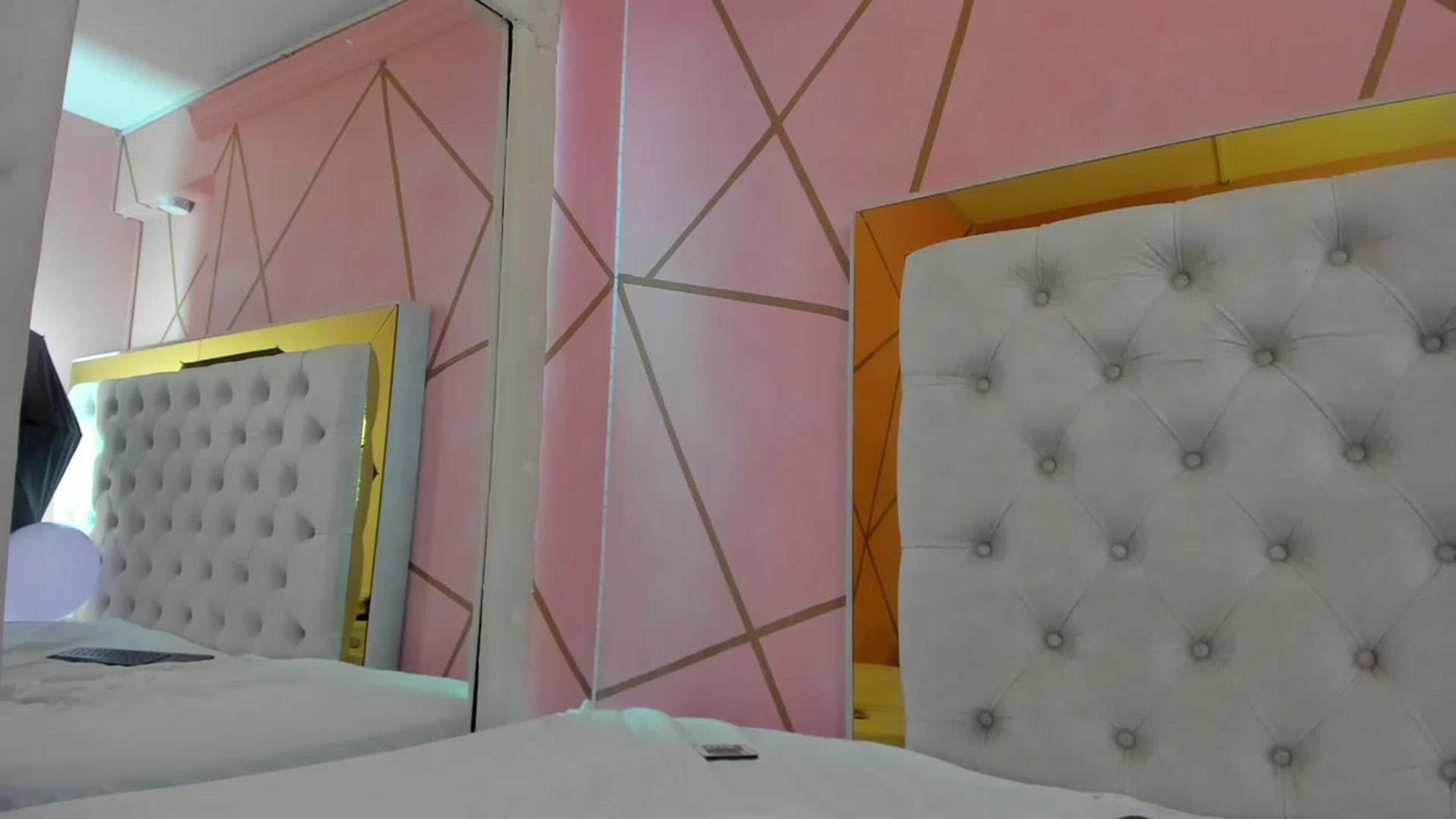 Gallery image thumbnail from Caro_Cano's myfreecams stream on, 12/29/2022, 18:22 image 9 of 20