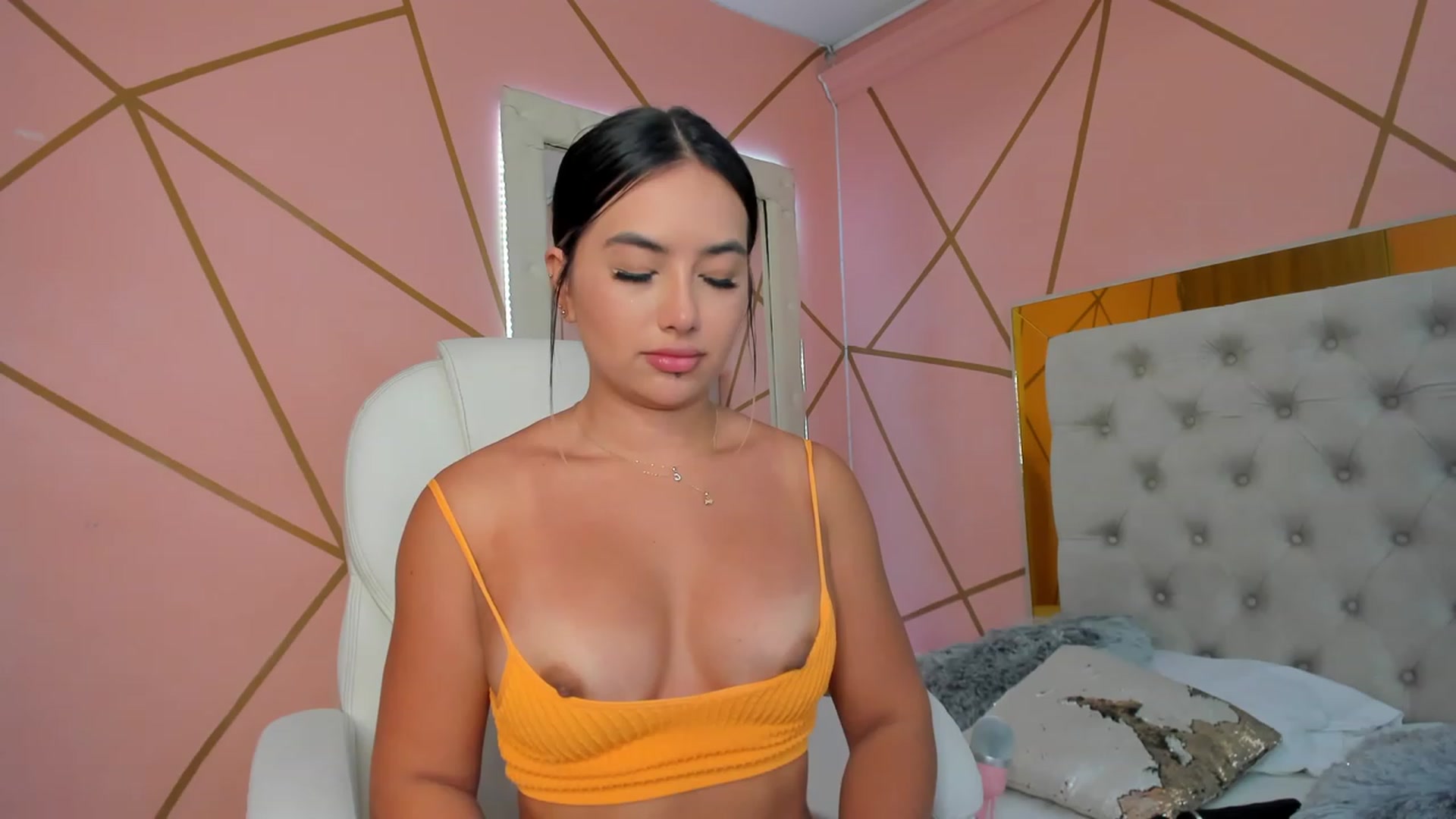 Gallery image thumbnail from Caro_Cano's myfreecams stream on, 01/06/2023, 16:31 image 12 of 20