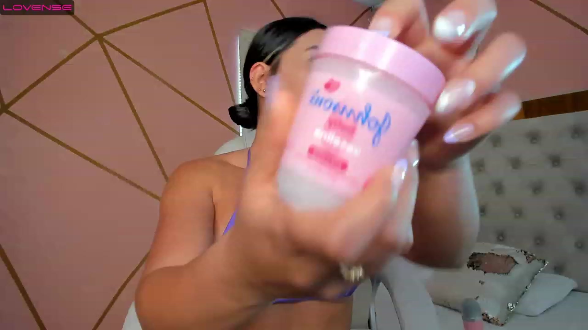 Gallery image thumbnail from Caro_Cano's myfreecams stream on, 01/07/2023, 15:43 image 14 of 20