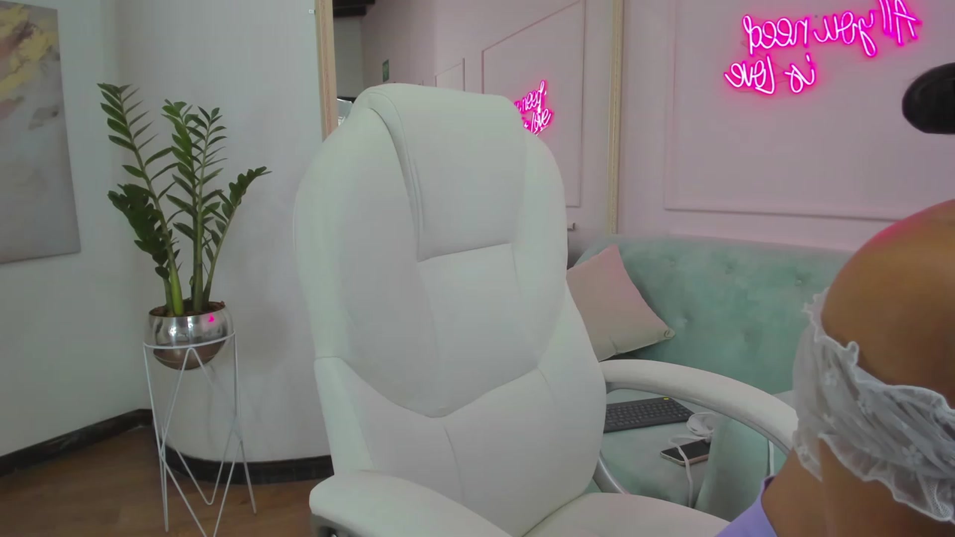 Gallery image thumbnail from Caro_Cano's myfreecams stream on, 01/12/2023, 15:38 image 2 of 20