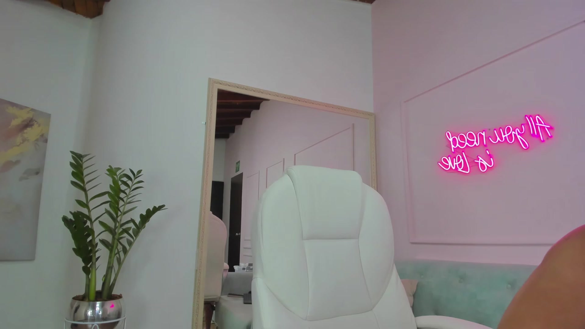 Gallery image thumbnail from Caro_Cano's myfreecams stream on, 01/12/2023, 18:05 image 11 of 20