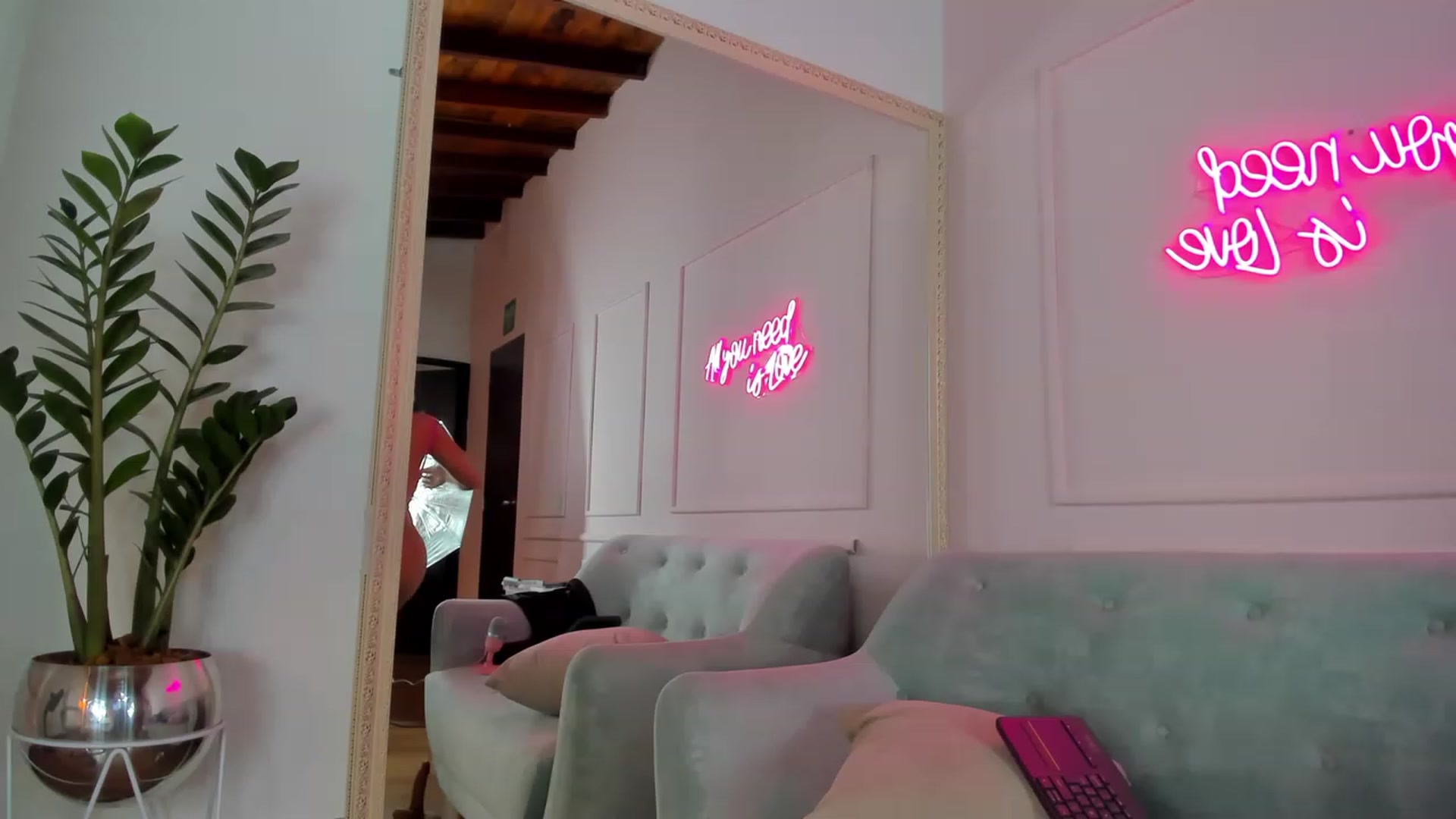 Gallery image thumbnail from Caro_Cano's myfreecams stream on, 01/22/2023, 16:29 image 20 of 20