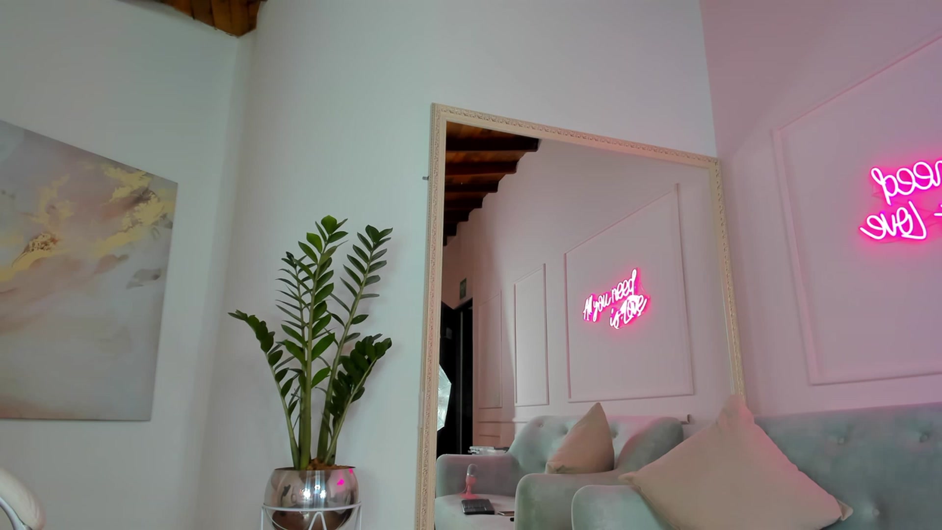 Gallery image thumbnail from Caro_Cano's myfreecams stream on, 01/22/2023, 16:29 image 9 of 20