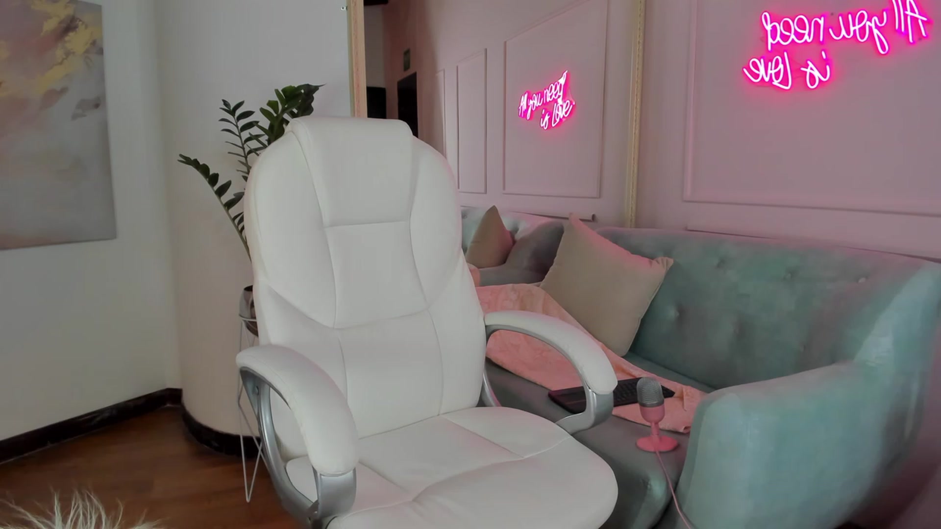 Gallery image thumbnail from Caro_Cano's myfreecams stream on, 01/25/2023, 16:39 image 1 of 20