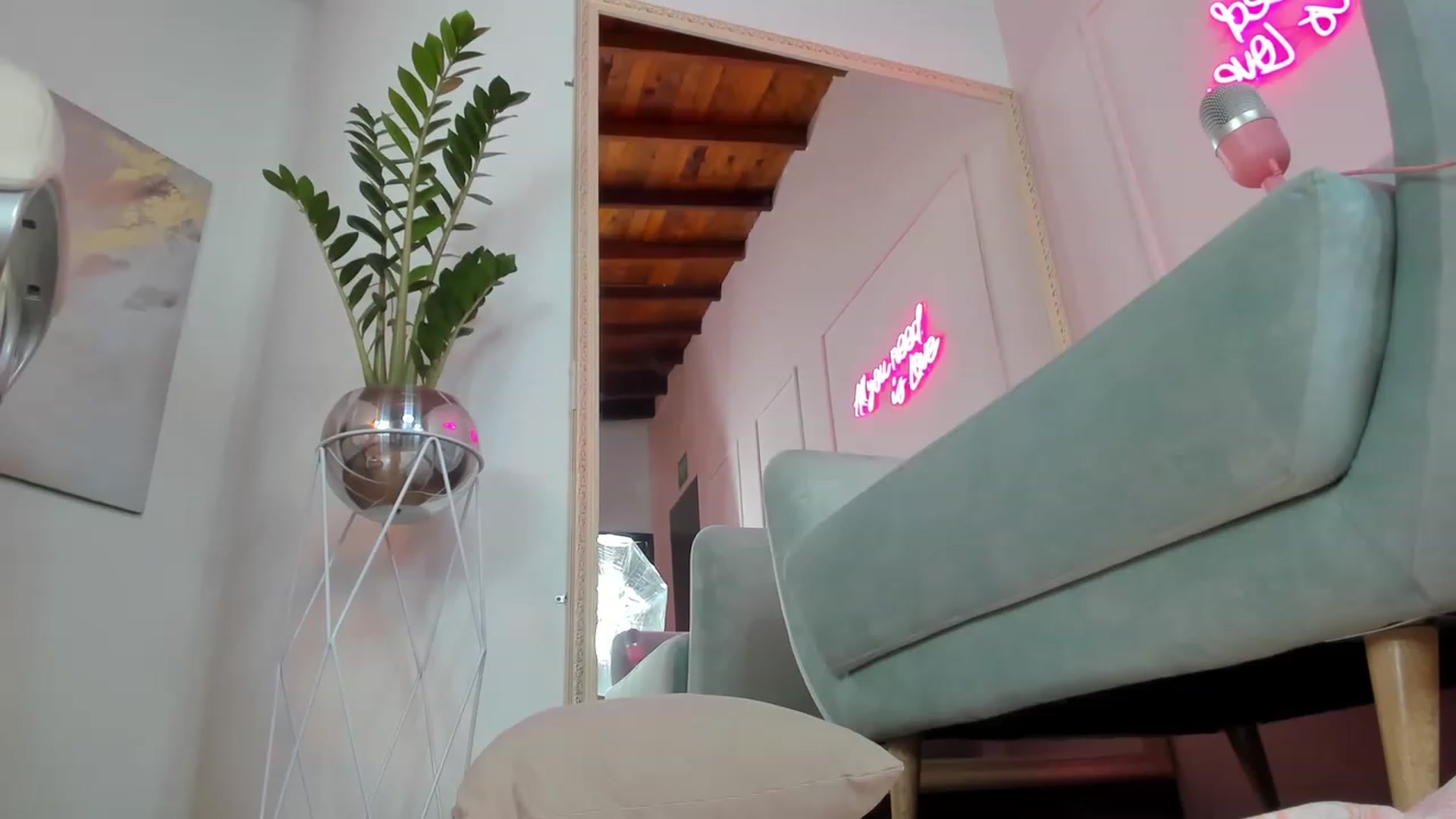Gallery image thumbnail from Caro_Cano's myfreecams stream on, 01/25/2023, 16:39 image 5 of 20