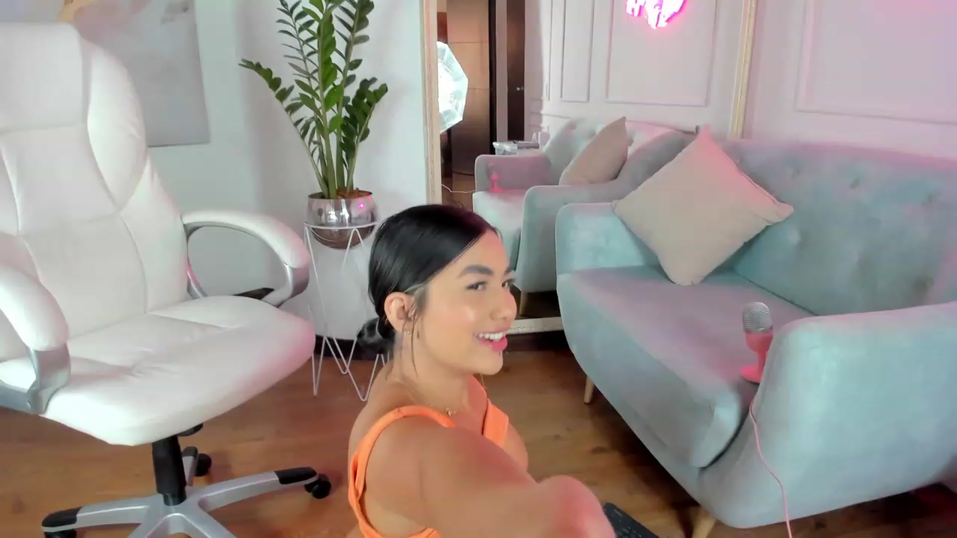 Gallery image thumbnail from Caro_Cano's myfreecams stream on, 01/29/2023, 16:20 image 5 of 20