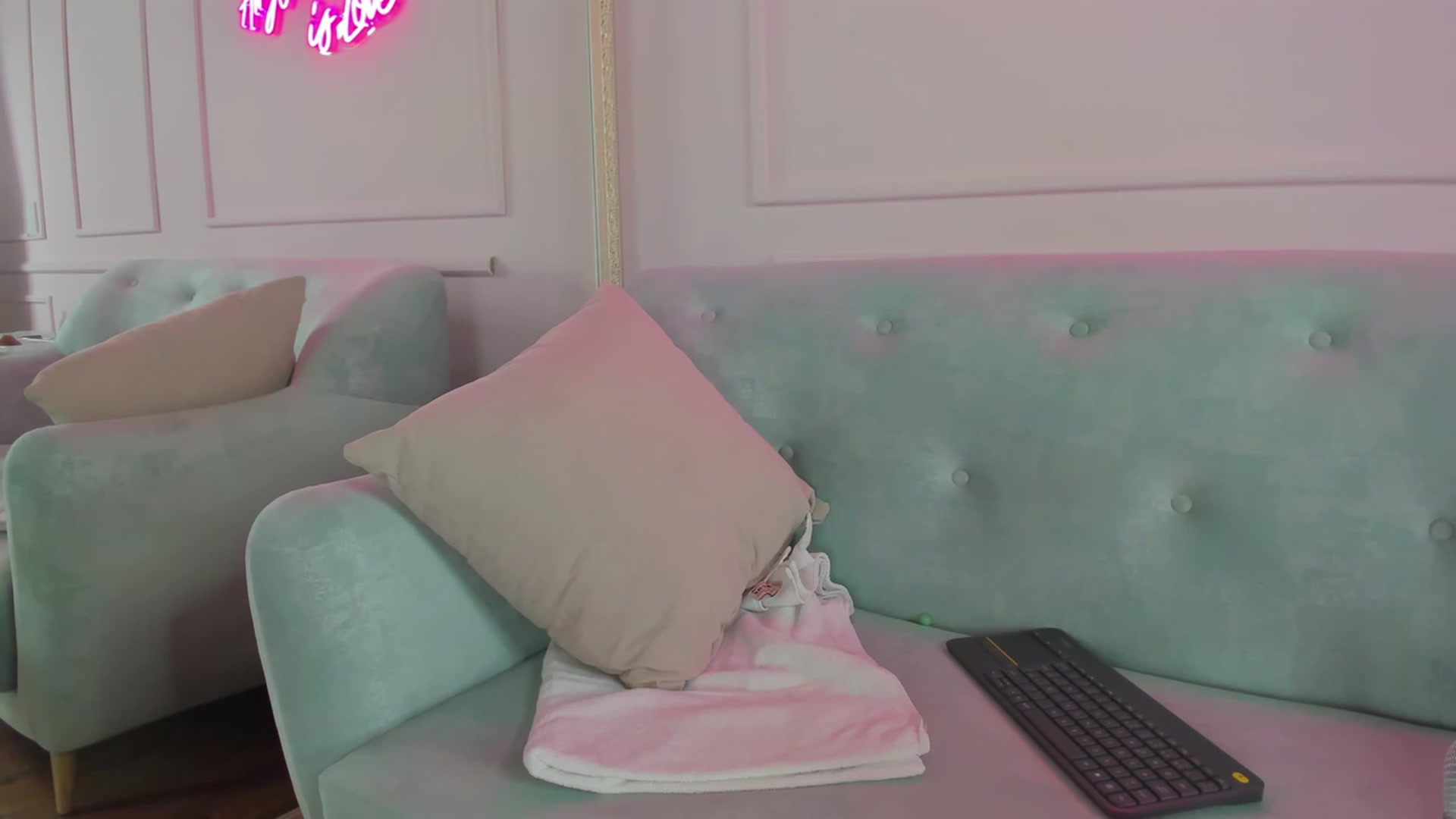 Gallery image thumbnail from Caro_Cano's myfreecams stream on, 01/30/2023, 17:24 image 16 of 20