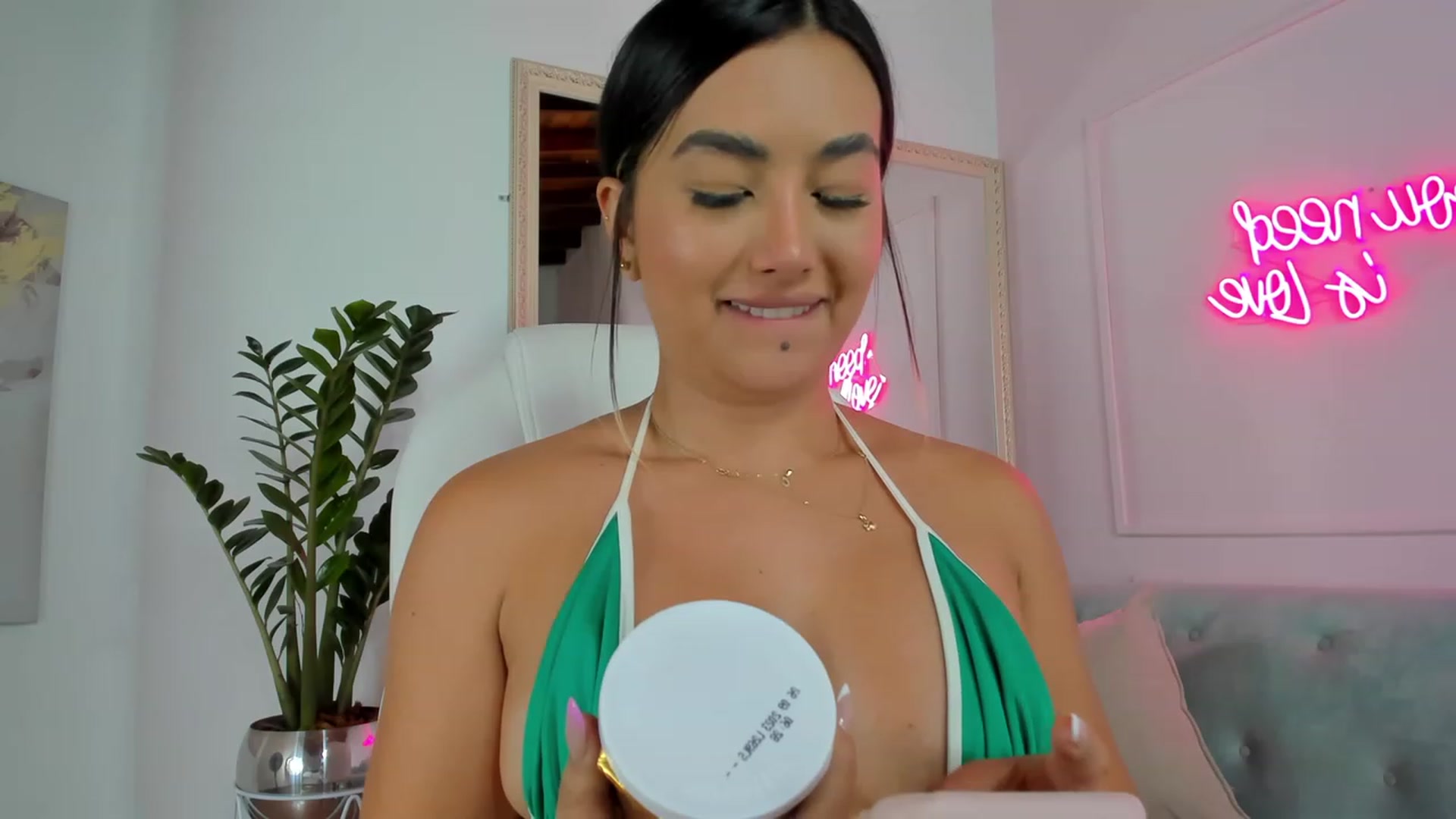 Gallery image thumbnail from Caro_Cano's myfreecams stream on, 01/31/2023, 17:14 image 18 of 20
