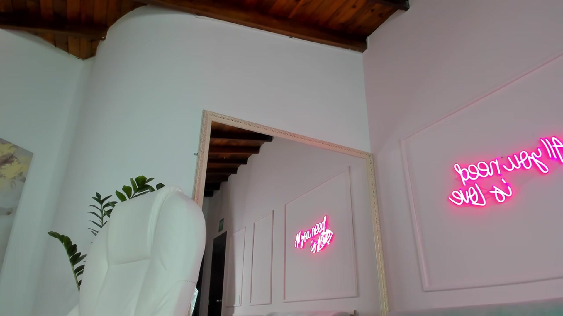 Gallery image thumbnail from Caro_Cano's myfreecams stream on, 01/31/2023, 17:52 image 20 of 20
