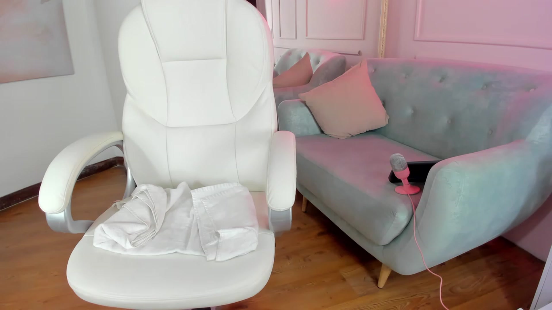 Gallery image thumbnail from Caro_Cano's myfreecams stream on, 02/10/2023, 15:52 image 5 of 20