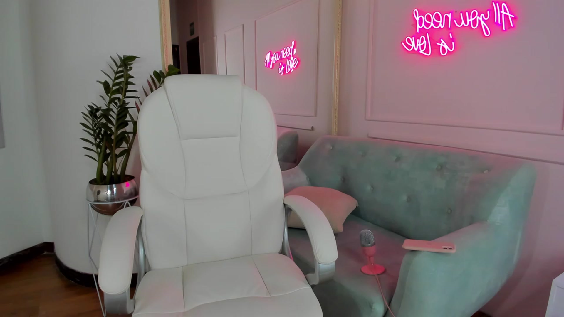 Gallery image thumbnail from Caro_Cano's myfreecams stream on, 02/23/2023, 16:30 image 9 of 20