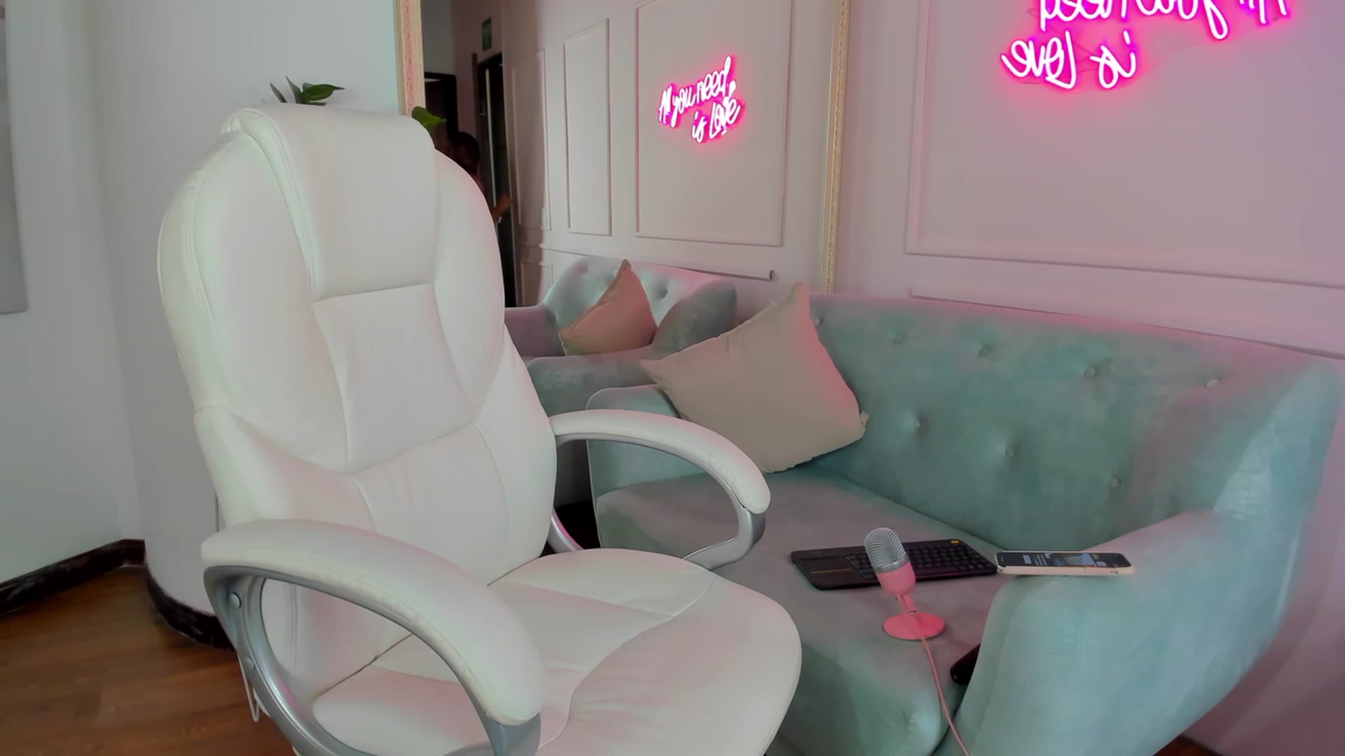 Gallery image thumbnail from Caro_Cano's myfreecams stream on, 02/23/2023, 17:32 image 2 of 20