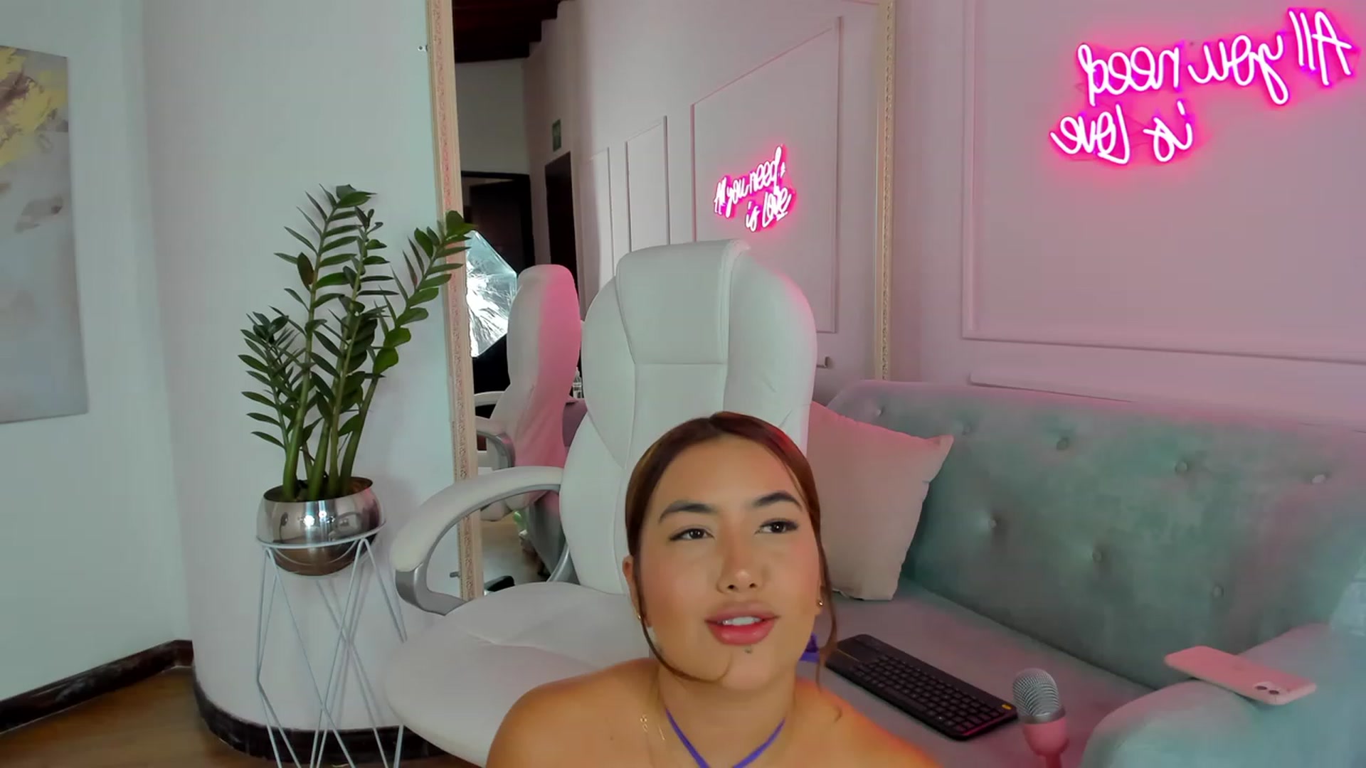 Gallery image thumbnail from Caro_Cano's myfreecams stream on, 02/25/2023, 15:46 image 13 of 20
