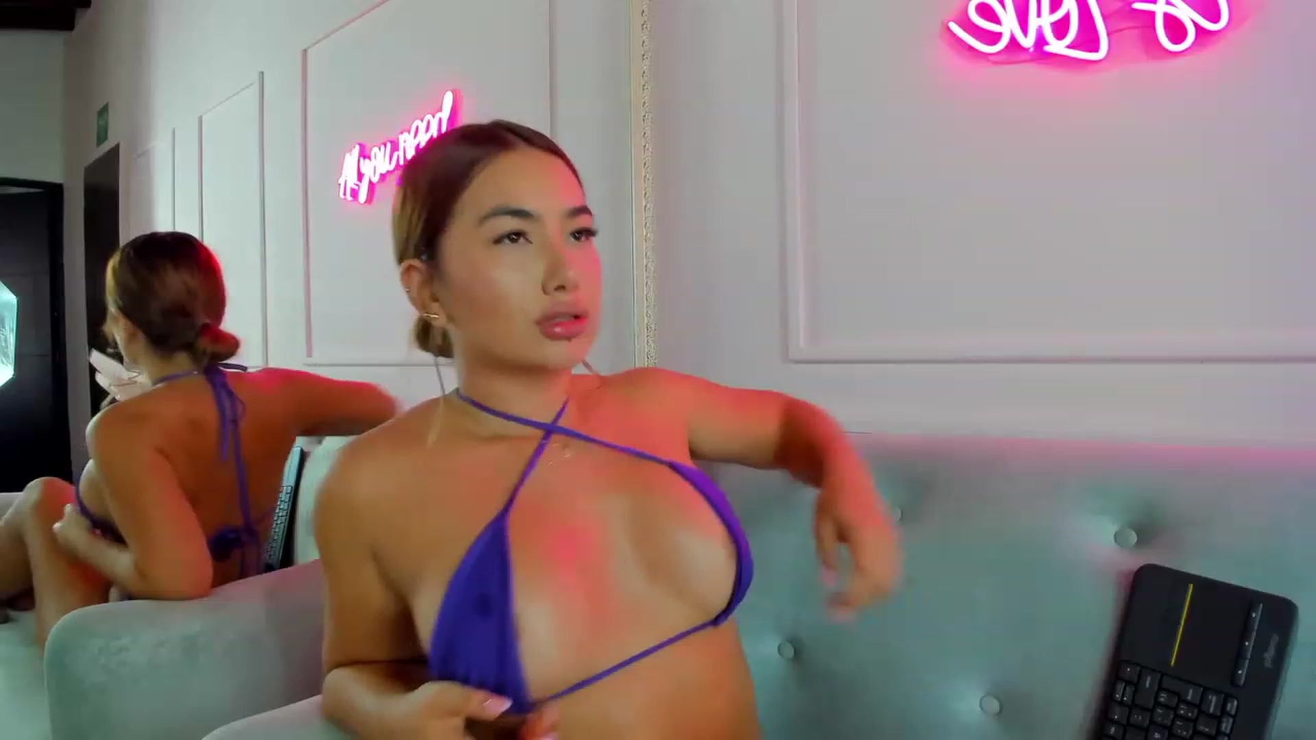 Gallery image thumbnail from Caro_Cano's myfreecams stream on, 02/25/2023, 18:40 image 6 of 20