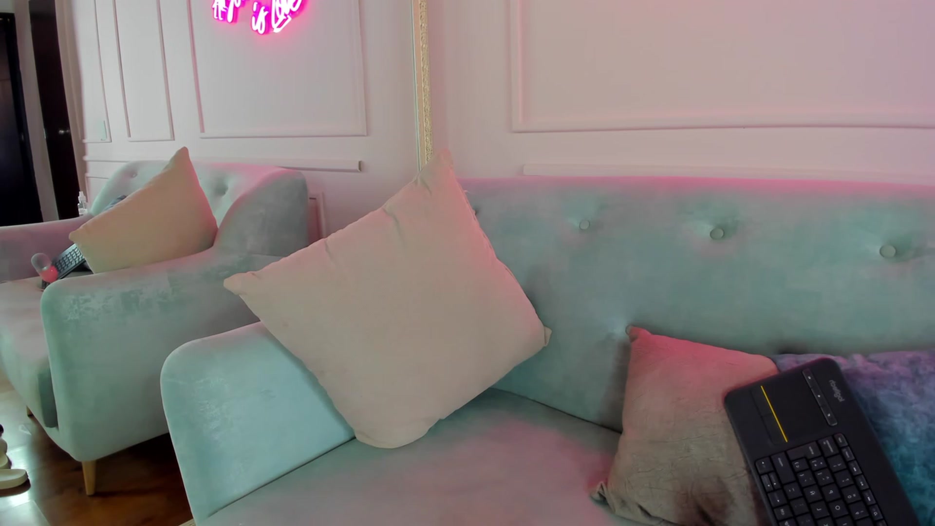 Gallery image thumbnail from Caro_Cano's myfreecams stream on, 03/07/2023, 17:42 image 8 of 20